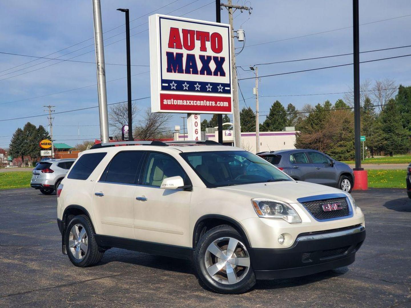 2011 White Diamond Tricoat /Cashmere GMC Acadia SLT-1 FWD (1GKKRRED7BJ) with an 3.6L V6 DOHC 24V engine, 6-Speed Automatic transmission, located at 6064 Gull Rd, Kalamazoo, MI, 49048, (269) 222-0088, 42.328388, -85.512924 - <b>Vehicle Details</b><br>Discover the perfect blend of style, comfort, and performance with this 2011 GMC Acadia SLT1, now available at our dealership. This spacious SUV is equipped with a robust V6, 3.6L engine and front-wheel drive, ensuring a smooth and reliable driving experience for all your j - Photo#0