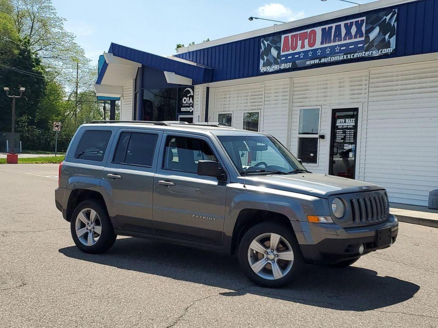 2013 Mineral Gray Metallic Clearcoat /Dark Slate Gray Jeep Patriot Latitude 4WD (1C4NJRFB5DD) with an 2.4L L4 DOHC 16V engine, CVT transmission, located at 234 Columbia Ave, Battle Creek, MI, 49015, (269) 222-0088, 42.298264, -85.192543 - When you encounter slick or muddy roads, you can engage the four wheel drive on this model and drive with confidence. Anti-lock brakes will help you stop in an emergency. The Jeep Patriot has a clean CARFAX vehicle history report. Maintaining a stable interior temperature in this vehicle is easy wit - Photo#0