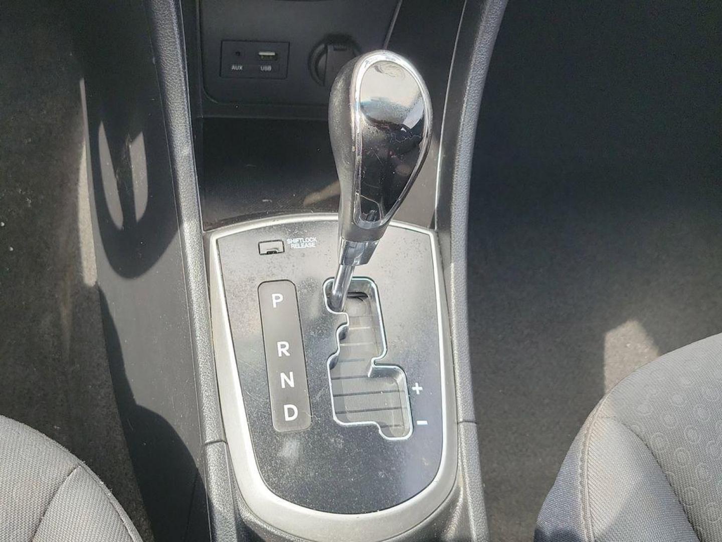 2014 Triathlon Gray Metallic /Black Hyundai Accent SE 5-Door (KMHCU5AE5EU) with an 1.6L L4 DOHC 16V engine, 6-speed automatic transmission, located at 234 Columbia Ave, Battle Creek, MI, 49015, (269) 222-0088, 42.298264, -85.192543 - <b>Vehicle Details</b><br>Discover a fantastic opportunity to own a reliable and efficient 2014 Hyundai Accent SE. Perfect for daily commutes or weekend getaways, this compact sedan offers excellent fuel economy with its 4-cylinder, 1.6L engine. Its a smart choice for those seeking affordability and - Photo#25