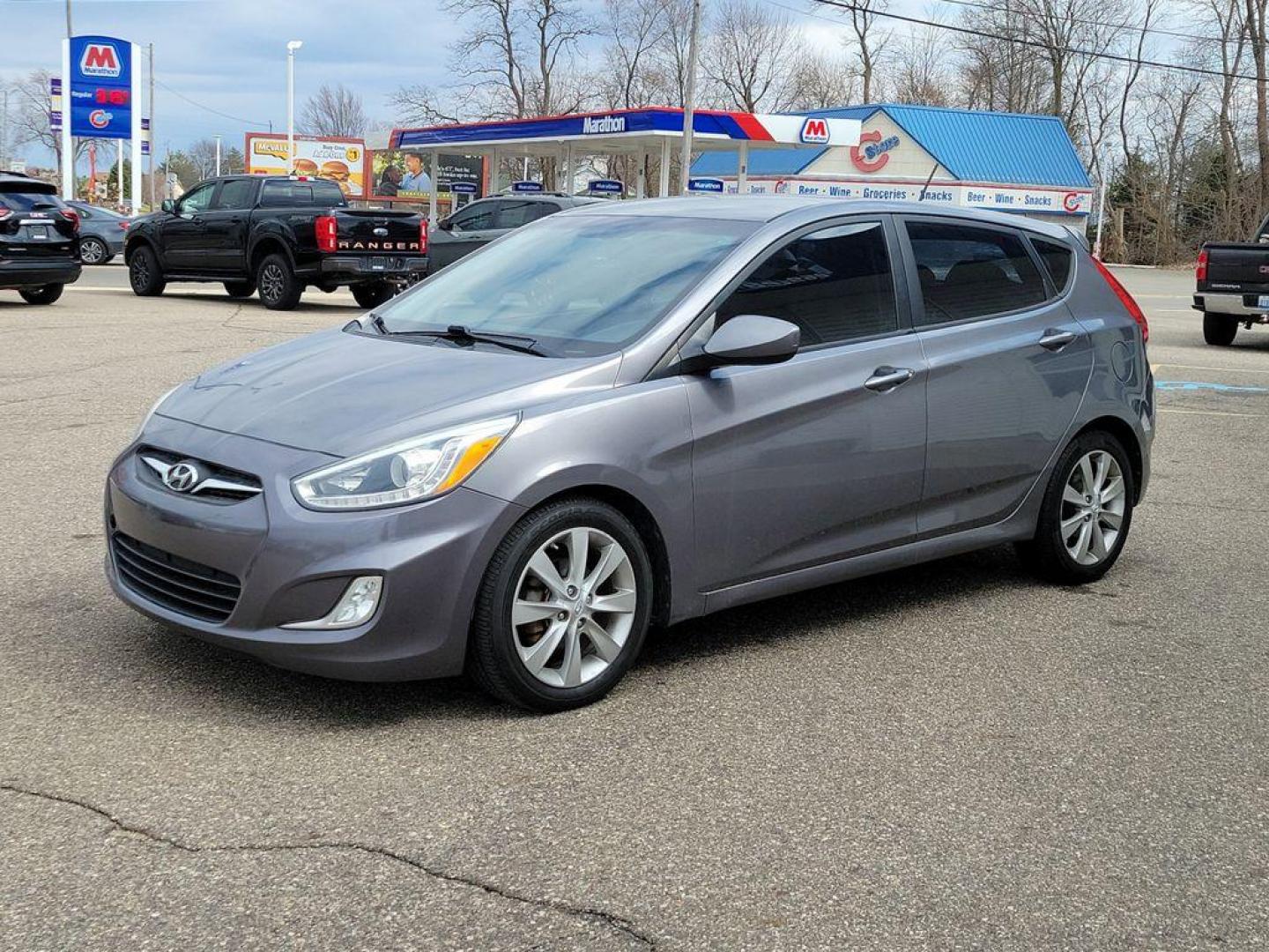 2014 Triathlon Gray Metallic /Black Hyundai Accent SE 5-Door (KMHCU5AE5EU) with an 1.6L L4 DOHC 16V engine, 6-speed automatic transmission, located at 234 Columbia Ave, Battle Creek, MI, 49015, (269) 222-0088, 42.298264, -85.192543 - <b>Vehicle Details</b><br>Discover a fantastic opportunity to own a reliable and efficient 2014 Hyundai Accent SE. Perfect for daily commutes or weekend getaways, this compact sedan offers excellent fuel economy with its 4-cylinder, 1.6L engine. Its a smart choice for those seeking affordability and - Photo#1