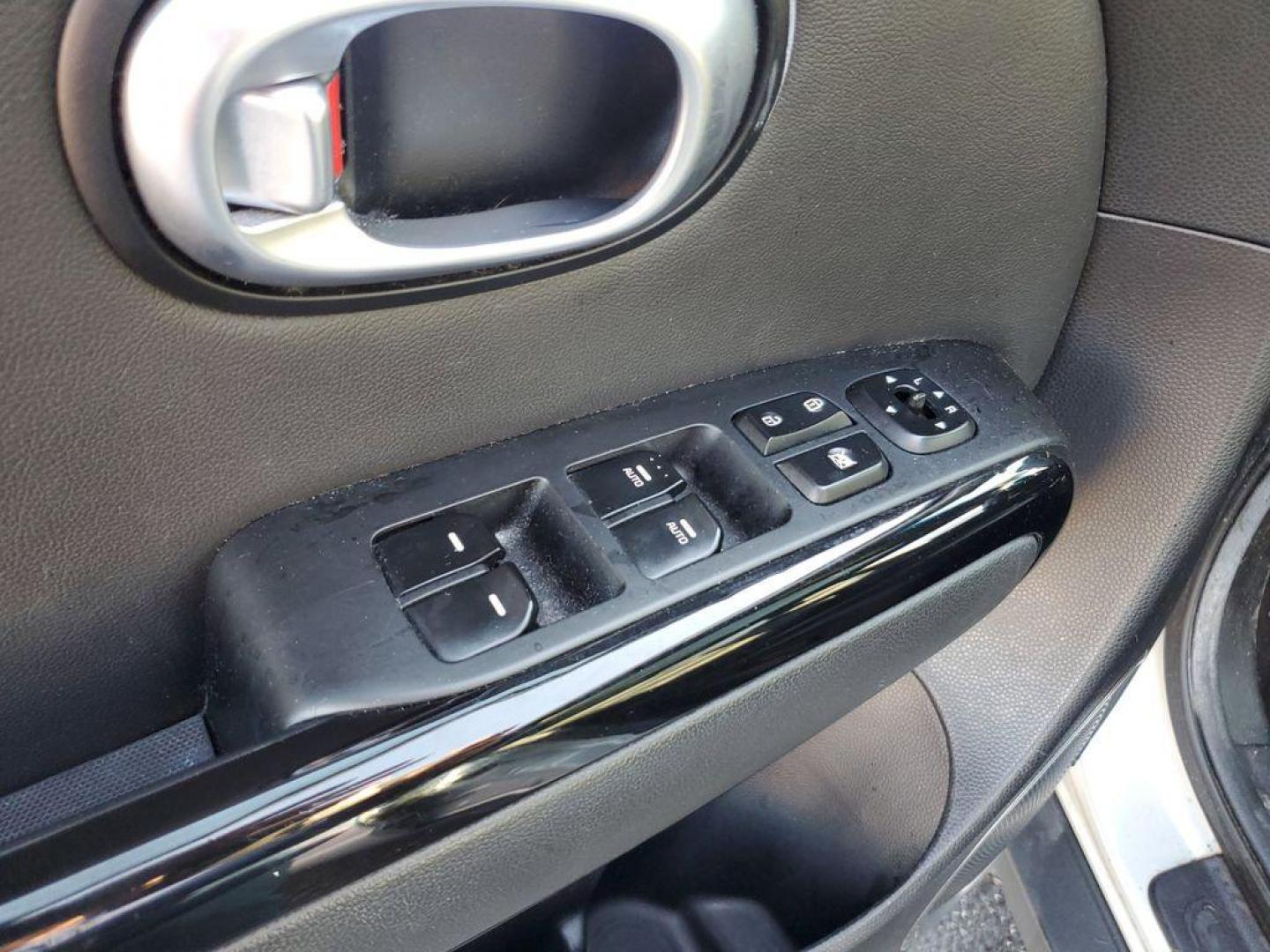 2015 Bright Silver /Black Kia Soul ! (KNDJX3A56F7) with an 2.0L L4 DOHC 16V engine, 6-Speed Automatic transmission, located at 6064 Gull Rd, Kalamazoo, MI, 49048, (269) 222-0088, 42.328388, -85.512924 - <b>Vehicle Details</b><br>The Whole Shabang Package Sun and Sound Package the perfect blend of style, efficiency, and modern features with this 2015 Kia Soul !. This distinctive hatchback is equipped with front-wheel drive and powered by a robust 4-cylinder, 2.0L engine, delivering a smooth and re - Photo#11