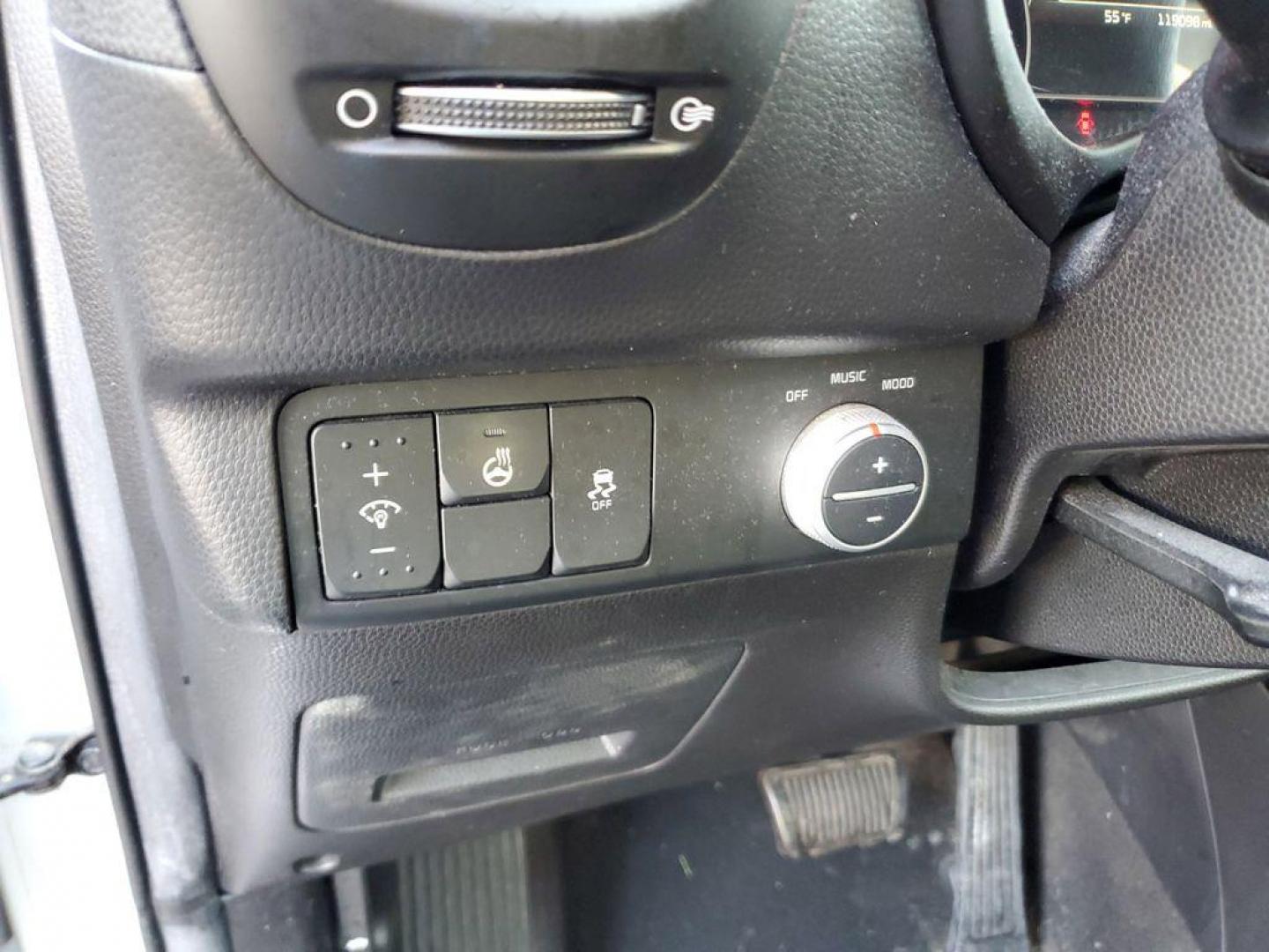 2015 Bright Silver /Black Kia Soul ! (KNDJX3A56F7) with an 2.0L L4 DOHC 16V engine, 6-Speed Automatic transmission, located at 6064 Gull Rd, Kalamazoo, MI, 49048, (269) 222-0088, 42.328388, -85.512924 - <b>Vehicle Details</b><br>The Whole Shabang Package Sun and Sound Package the perfect blend of style, efficiency, and modern features with this 2015 Kia Soul !. This distinctive hatchback is equipped with front-wheel drive and powered by a robust 4-cylinder, 2.0L engine, delivering a smooth and re - Photo#15