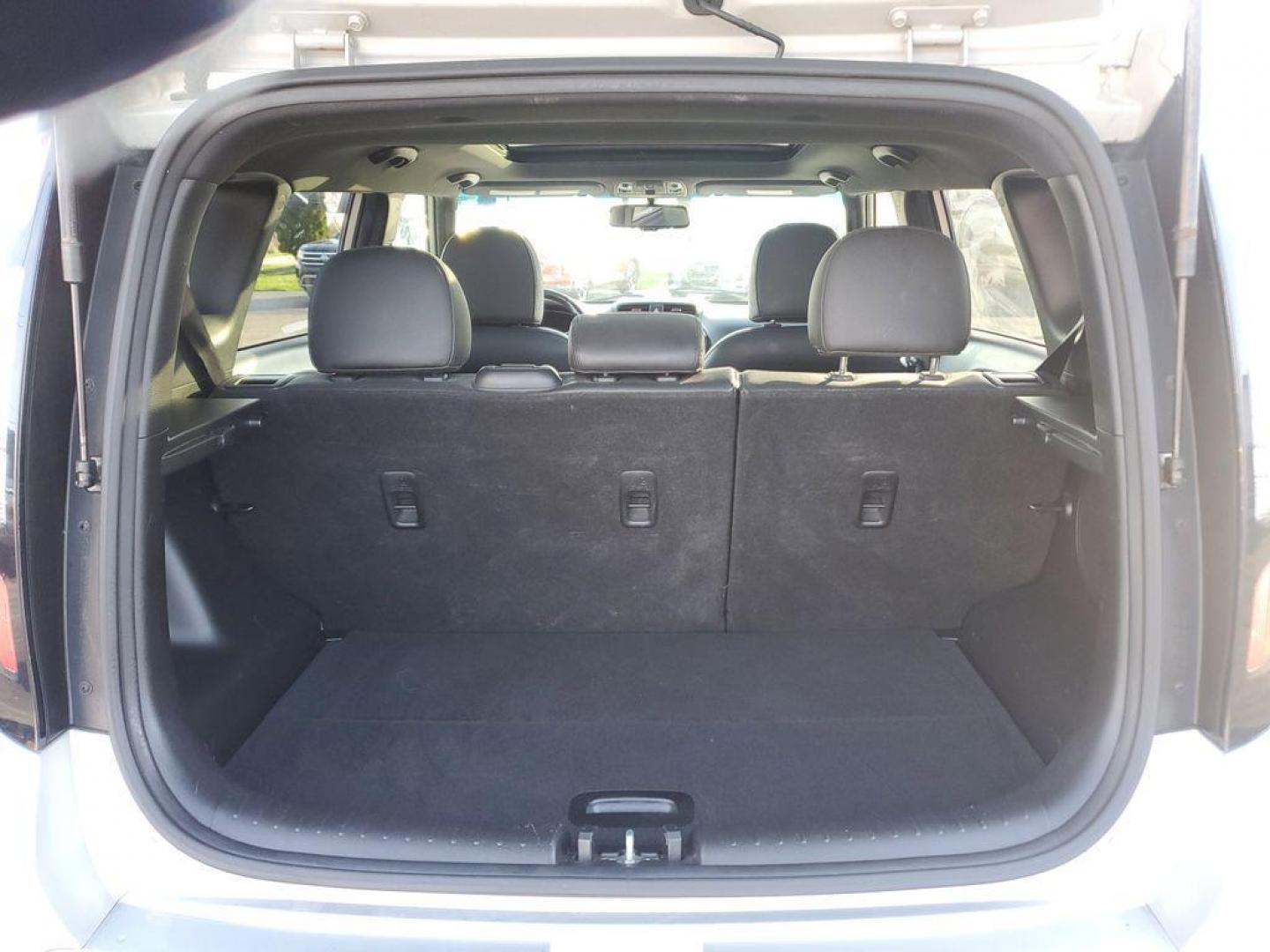 2015 Bright Silver /Black Kia Soul ! (KNDJX3A56F7) with an 2.0L L4 DOHC 16V engine, 6-Speed Automatic transmission, located at 6064 Gull Rd, Kalamazoo, MI, 49048, (269) 222-0088, 42.328388, -85.512924 - <b>Vehicle Details</b><br>The Whole Shabang Package Sun and Sound Package the perfect blend of style, efficiency, and modern features with this 2015 Kia Soul !. This distinctive hatchback is equipped with front-wheel drive and powered by a robust 4-cylinder, 2.0L engine, delivering a smooth and re - Photo#6