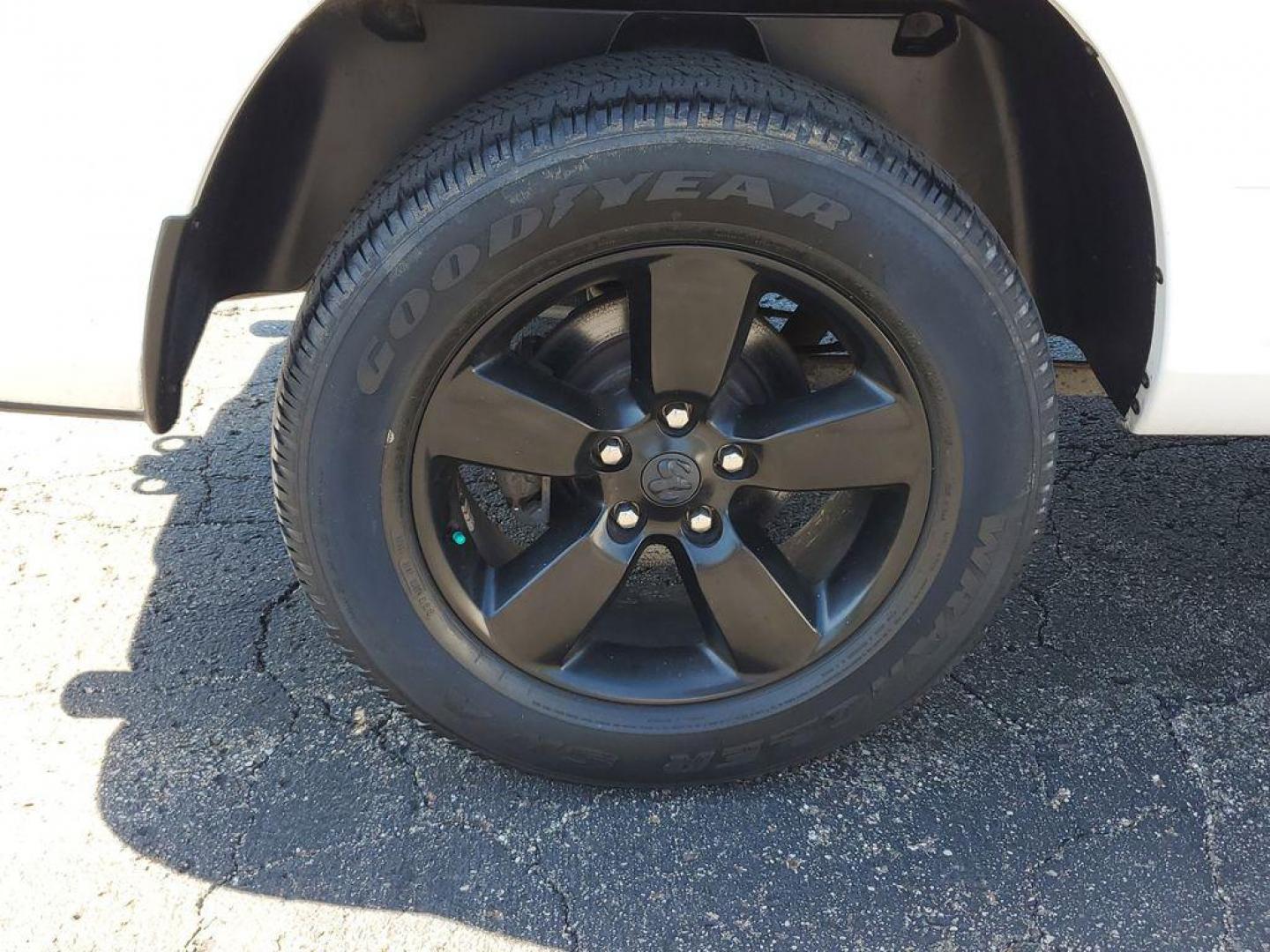 2016 Bright White Clearcoat /Diesel Gray/Black RAM 1500 Tradesman Quad Cab 4WD (1C6RR7FT0GS) with an 5.7L V8 OHV 16V engine, 6A transmission, located at 6064 Gull Rd, Kalamazoo, MI, 49048, (269) 222-0088, 42.328388, -85.512924 - Experience the power and versatility of the 2016 Ram 1500, a robust pickup designed to tackle any challenge. Equipped with a formidable V8, 5.7L engine and 4WD, this truck delivers exceptional performance both on and off the road. With its clean CARFAX report, you can have peace of mind knowing that - Photo#4
