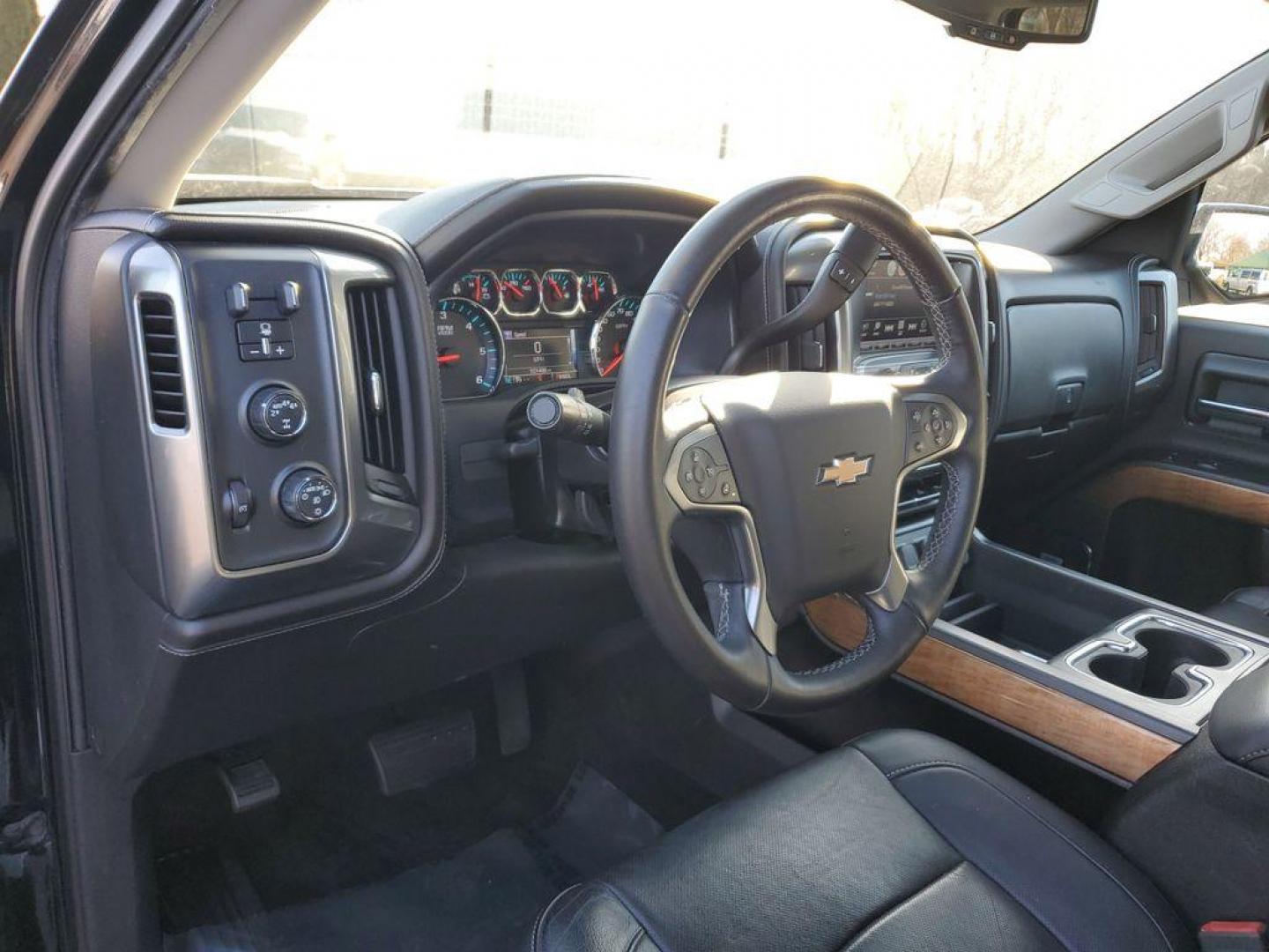 2017 Black /Jet Black Chevrolet Silverado 1500 LTZ Crew Cab Long Box 4WD (3GCUKSEC6HG) with an 5.3L V8 OHV 16V engine, 6A transmission, located at 6064 Gull Rd, Kalamazoo, MI, 49048, (269) 222-0088, 42.328388, -85.512924 - For those seeking a blend of power and luxury, look no further than this exceptional 2017 Chevrolet Silverado 1500 LTZ. This robust pickup combines a commanding V8, 5.3L engine with 4WD capabilities, ensuring you conquer any terrain with confidence. Whether you're navigating city streets or rugged t - Photo#13