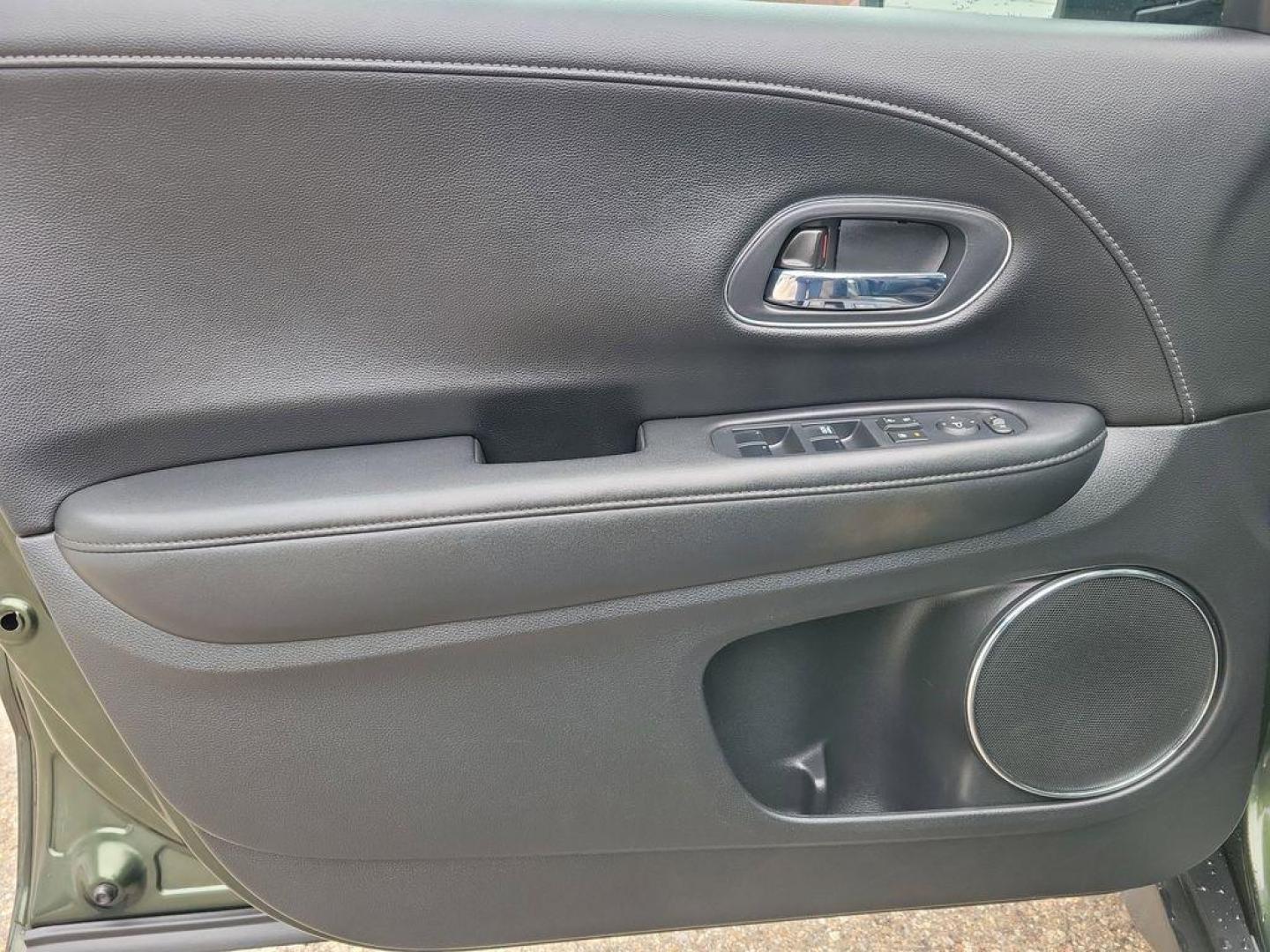 2017 Crystal Black Pearl /Black Honda HR-V EX-L w/Navigation 4WD CVT (3CZRU6H79HM) with an 1.8L L4 DOHC 16V engine, CVT transmission, located at 234 Columbia Ave, Battle Creek, MI, 49015, (269) 222-0088, 42.298264, -85.192543 - <b>Vehicle Details</b><br>Introducing the 2017 Honda HR-V EX-L Navi, a compact crossover designed to cater to your modern driving needs with style and efficiency. This versatile vehicle is powered by a reliable 4-cylinder, 1.8L engine, ensuring a smooth and efficient ride ideal for both city commuti - Photo#11