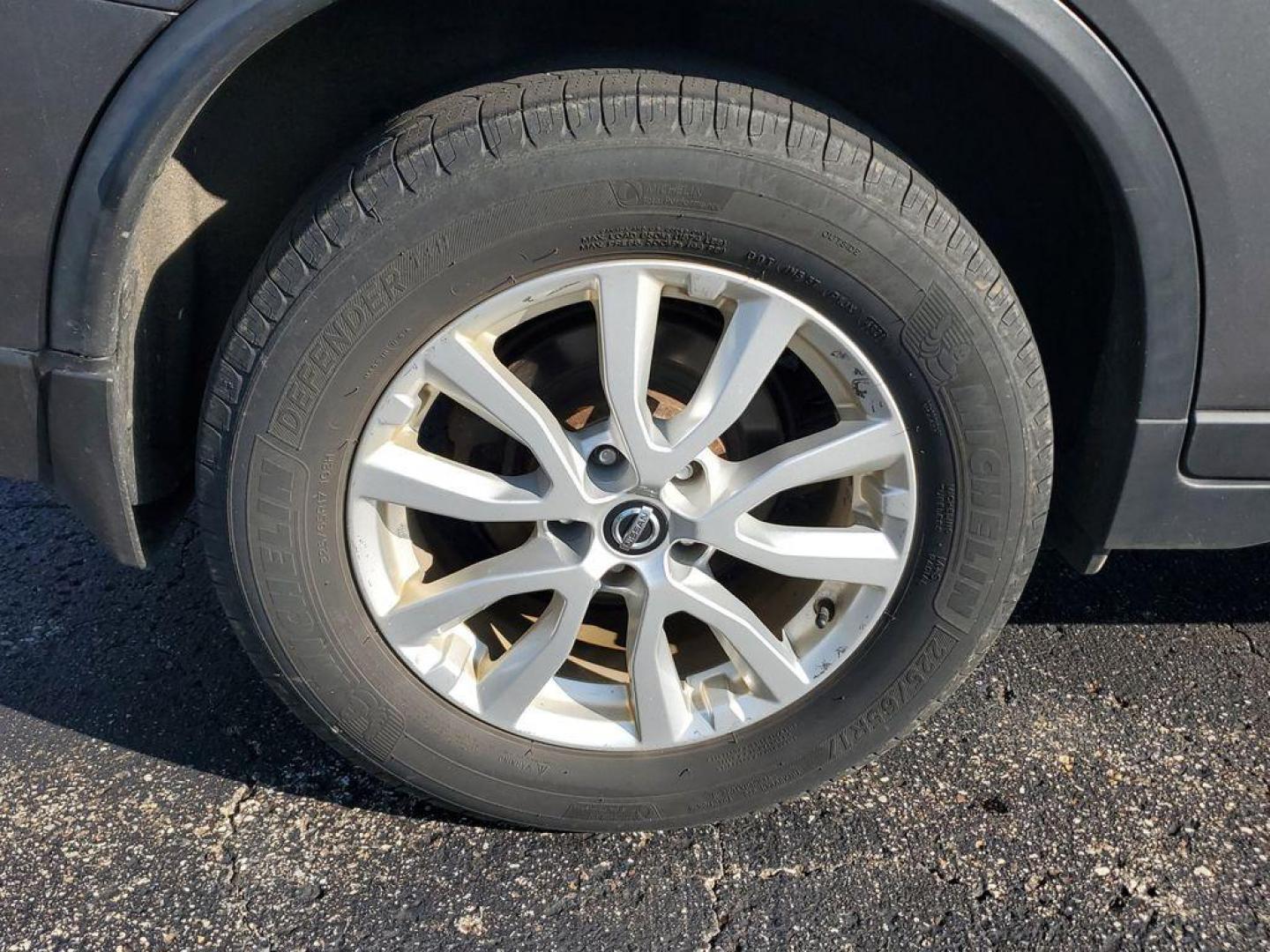 2017 Gun Metallic /Charcoal Nissan Rogue SL AWD (JN8AT2MV2HW) with an 2.5L L4 DOHC 16V engine, CVT transmission, located at 6064 Gull Rd, Kalamazoo, MI, 49048, (269) 222-0088, 42.328388, -85.512924 - Discover exceptional value and performance with our 2017 Nissan Rogue, a perfect blend of style, efficiency, and capability. This pre-owned gem is equipped with an All-Wheel Drive system, ensuring confident handling and control in all road conditions. Under the hood, youll find a robust 4-cylinder, - Photo#4