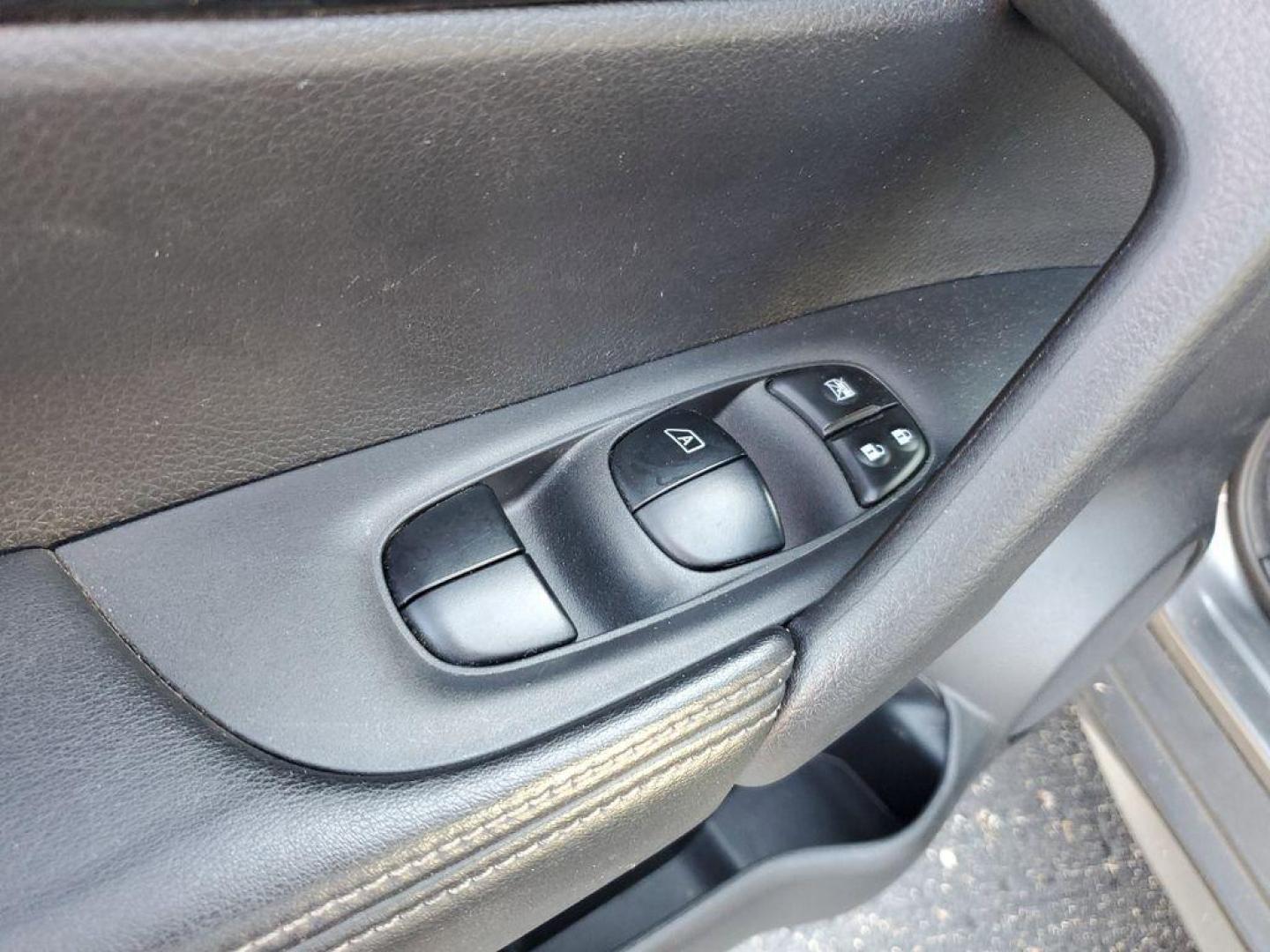 2017 Gun Metallic /Charcoal Nissan Rogue SL AWD (JN8AT2MV2HW) with an 2.5L L4 DOHC 16V engine, CVT transmission, located at 6064 Gull Rd, Kalamazoo, MI, 49048, (269) 222-0088, 42.328388, -85.512924 - Discover exceptional value and performance with our 2017 Nissan Rogue, a perfect blend of style, efficiency, and capability. This pre-owned gem is equipped with an All-Wheel Drive system, ensuring confident handling and control in all road conditions. Under the hood, youll find a robust 4-cylinder, - Photo#9