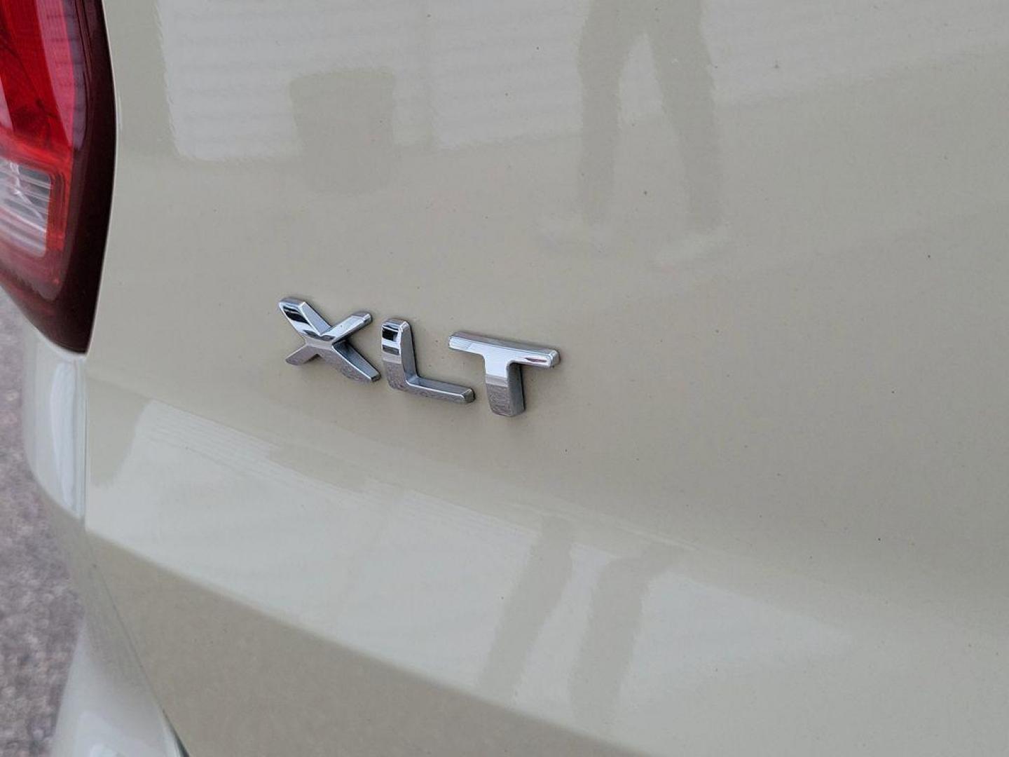 2018 Platinum Dune Metallic Tri-Coat /Medium Stone/Medium Light Stone Ford Explorer XLT 4WD (1FM5K8D86JG) with an 3.5L V6 DOHC 24V engine, 6A transmission, located at 6064 Gull Rd, Kalamazoo, MI, 49048, (269) 222-0088, 42.328388, -85.512924 - Discover the perfect blend of performance and comfort with our 2018 Ford Explorer XLT. This versatile SUV, equipped with 4WD and a robust V6, 3.5L engine, is ready to tackle any journey you have in mind. Whether you're navigating city streets or exploring off-road trails, the Ford Explorer delivers - Photo#6