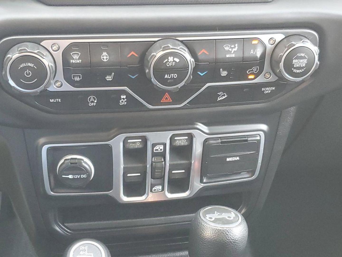 2018 Bright White Clearcoat /Black Jeep Wrangler JK Unlimited Sport (1C4HJXDG9JW) with an 3.6L V6 DOHC 24V FFV engine, 6A transmission, located at 234 Columbia Ave, Battle Creek, MI, 49015, (269) 222-0088, 42.298264, -85.192543 - <b>Vehicle Details</b><br>Unleash your adventurous spirit with this stunning 2018 Jeep Wrangler Sport S! Engineered for excitement and built to conquer any terrain, this dynamic 4WD powerhouse is equipped with a robust V6, 3.6L engine that delivers exceptional performance and reliability. Whether yo - Photo#17