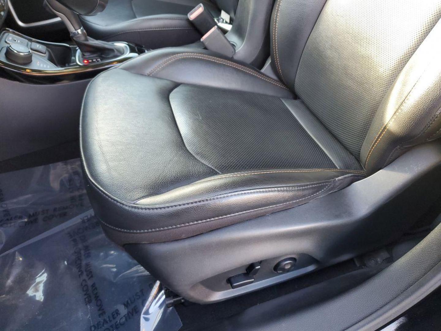 2019 Diamond Black Crystal Pearlcoat /Black Jeep Compass Limited 4WD (3C4NJDCB9KT) with an 2.4L L4 DOHC 16V engine, CVT transmission, located at 6064 Gull Rd, Kalamazoo, MI, 49048, (269) 222-0088, 42.328388, -85.512924 - <b>Vehicle Details</b><br>Introducing the 2019 Jeep Compass Limited, an exceptional choice for those seeking a blend of rugged capability and modern sophistication. This pre-owned vehicle stands out with its impeccable condition, featuring 0 miles on the odometer. Equipped with a robust 4-cylinder, - Photo#13