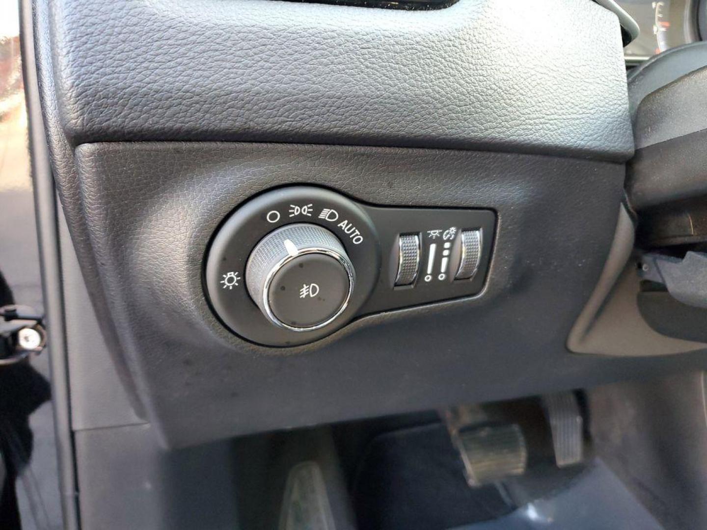 2019 Diamond Black Crystal Pearlcoat /Black Jeep Compass Limited 4WD (3C4NJDCB9KT) with an 2.4L L4 DOHC 16V engine, CVT transmission, located at 6064 Gull Rd, Kalamazoo, MI, 49048, (269) 222-0088, 42.328388, -85.512924 - <b>Vehicle Details</b><br>Introducing the 2019 Jeep Compass Limited, an exceptional choice for those seeking a blend of rugged capability and modern sophistication. This pre-owned vehicle stands out with its impeccable condition, featuring 0 miles on the odometer. Equipped with a robust 4-cylinder, - Photo#16