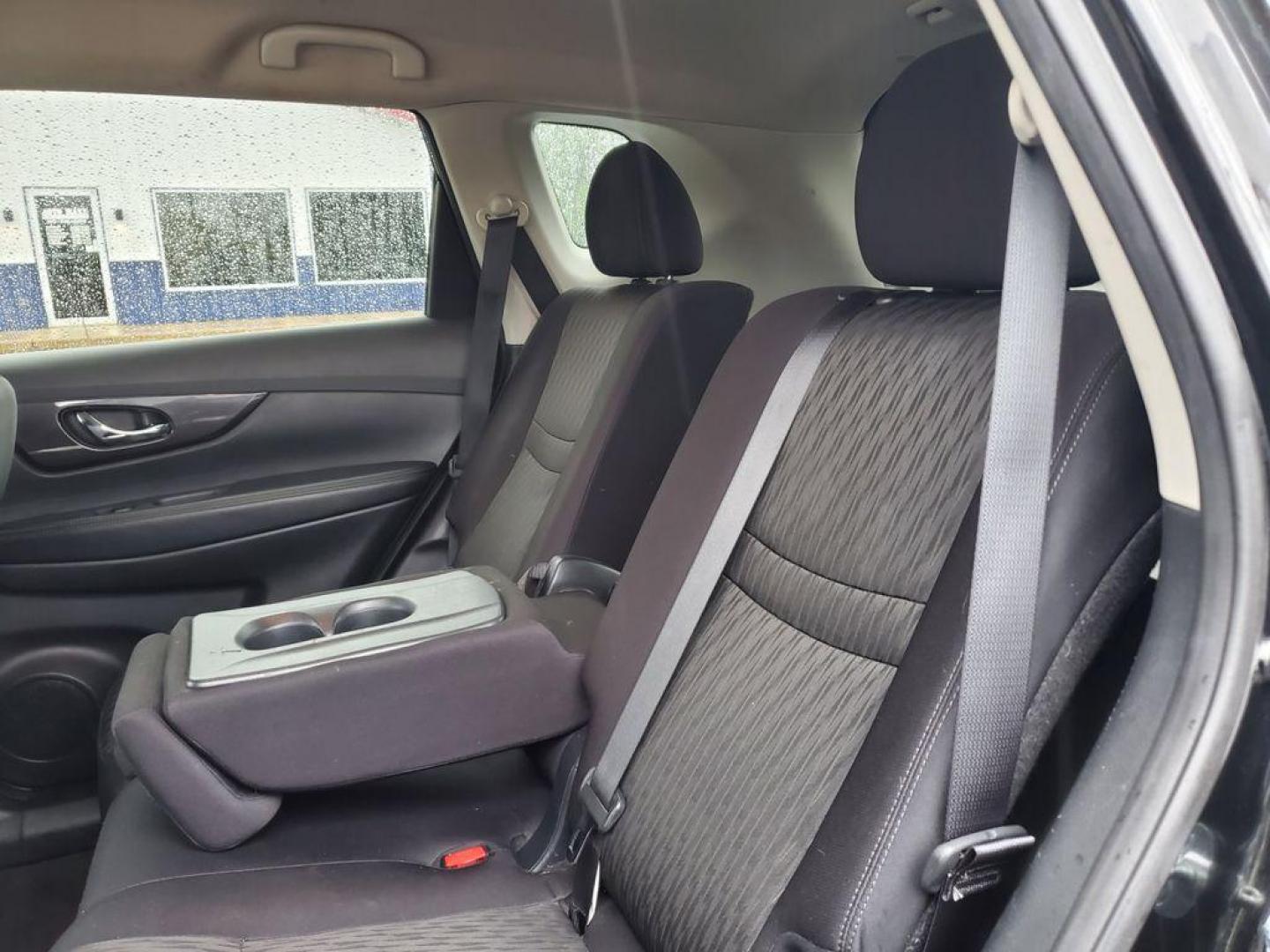 2019 Magnetic Black Pearl /Charcoal Nissan Rogue SV 2WD (5N1AT2MT4KC) with an 2.5L L4 DOHC 16V engine, CVT transmission, located at 6064 Gull Rd, Kalamazoo, MI, 49048, (269) 222-0088, 42.328388, -85.512924 - <b>Vehicle Details</b><br>Discover the pristine quality of the 2019 Nissan Rogue S, a remarkable blend of style, efficiency, and advanced technology. This meticulously maintained vehicle, with an astonishing 0 miles, offers the reliability and peace of mind you've been searching for. Equipped with a - Photo#8