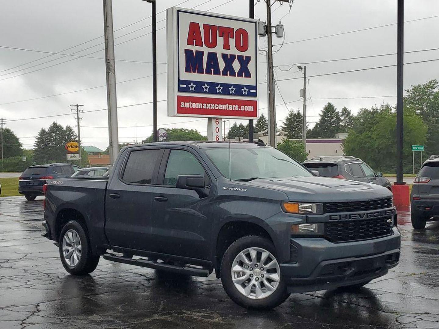 2020 Shadow Gray Metallic /Jet Black Chevrolet Silverado 1500 Custom Crew Cab Short Box 4WD (3GCPYBEK1LG) with an 2.7L L4 DOHC 16V TURBO engine, 6A transmission, located at 6064 Gull Rd, Kalamazoo, MI, 49048, (269) 222-0088, 42.328388, -85.512924 - <b>Vehicle Details</b><br>Get ready to experience the power and versatility of the 2020 Chevrolet Silverado 1500 Custom! This robust truck combines rugged capability with modern technology, making it the perfect partner for both work and play. With 0 miles on the odometer, this Chevrolet Silverado f - Photo#0