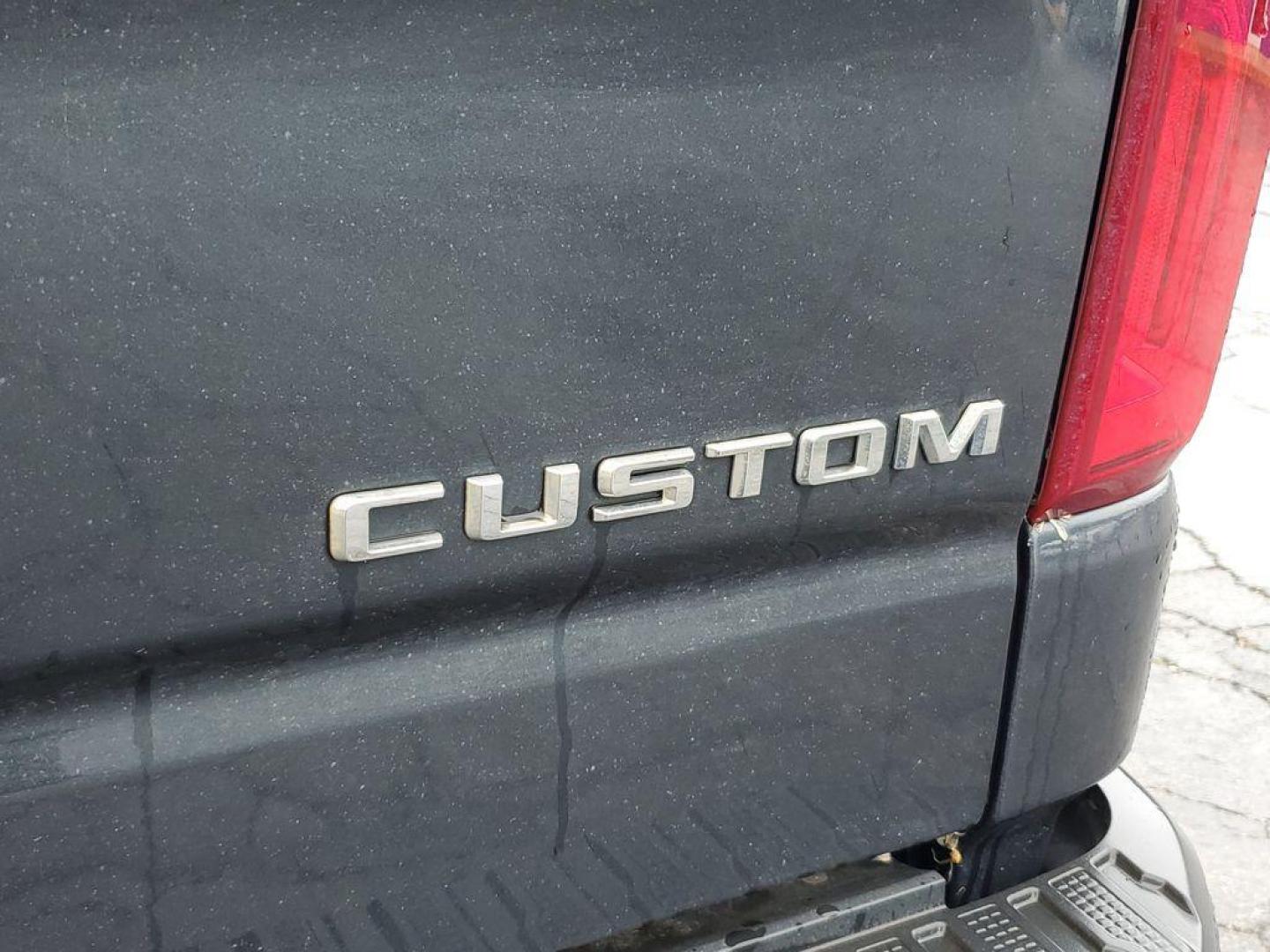 2020 Shadow Gray Metallic /Jet Black Chevrolet Silverado 1500 Custom Crew Cab Short Box 4WD (3GCPYBEK1LG) with an 2.7L L4 DOHC 16V TURBO engine, 6A transmission, located at 6064 Gull Rd, Kalamazoo, MI, 49048, (269) 222-0088, 42.328388, -85.512924 - <b>Vehicle Details</b><br>Get ready to experience the power and versatility of the 2020 Chevrolet Silverado 1500 Custom! This robust truck combines rugged capability with modern technology, making it the perfect partner for both work and play. With 0 miles on the odometer, this Chevrolet Silverado f - Photo#5