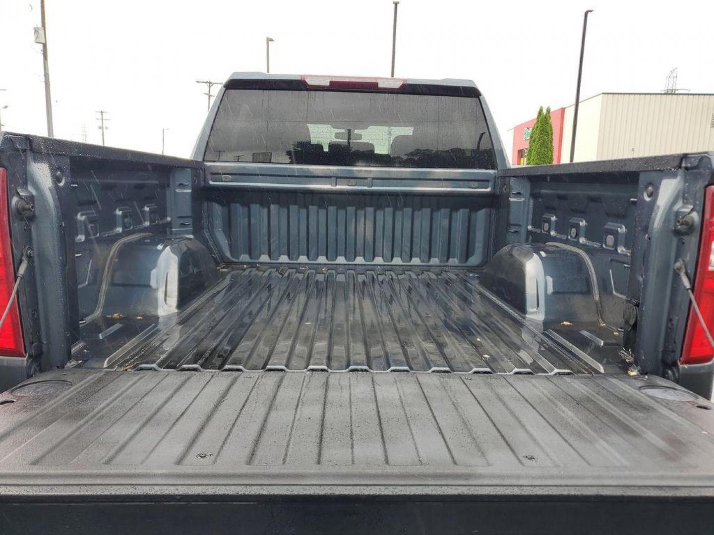 2020 Shadow Gray Metallic /Jet Black Chevrolet Silverado 1500 Custom Crew Cab Short Box 4WD (3GCPYBEK1LG) with an 2.7L L4 DOHC 16V TURBO engine, 6A transmission, located at 6064 Gull Rd, Kalamazoo, MI, 49048, (269) 222-0088, 42.328388, -85.512924 - <b>Vehicle Details</b><br>Get ready to experience the power and versatility of the 2020 Chevrolet Silverado 1500 Custom! This robust truck combines rugged capability with modern technology, making it the perfect partner for both work and play. With 0 miles on the odometer, this Chevrolet Silverado f - Photo#6