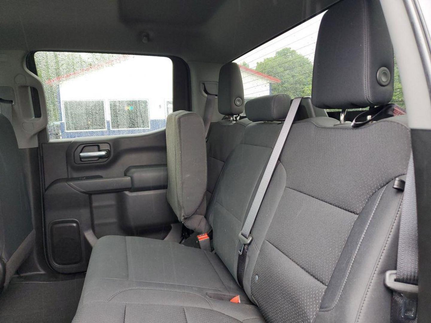2020 Shadow Gray Metallic /Jet Black Chevrolet Silverado 1500 Custom Crew Cab Short Box 4WD (3GCPYBEK1LG) with an 2.7L L4 DOHC 16V TURBO engine, 6A transmission, located at 6064 Gull Rd, Kalamazoo, MI, 49048, (269) 222-0088, 42.328388, -85.512924 - <b>Vehicle Details</b><br>Get ready to experience the power and versatility of the 2020 Chevrolet Silverado 1500 Custom! This robust truck combines rugged capability with modern technology, making it the perfect partner for both work and play. With 0 miles on the odometer, this Chevrolet Silverado f - Photo#7