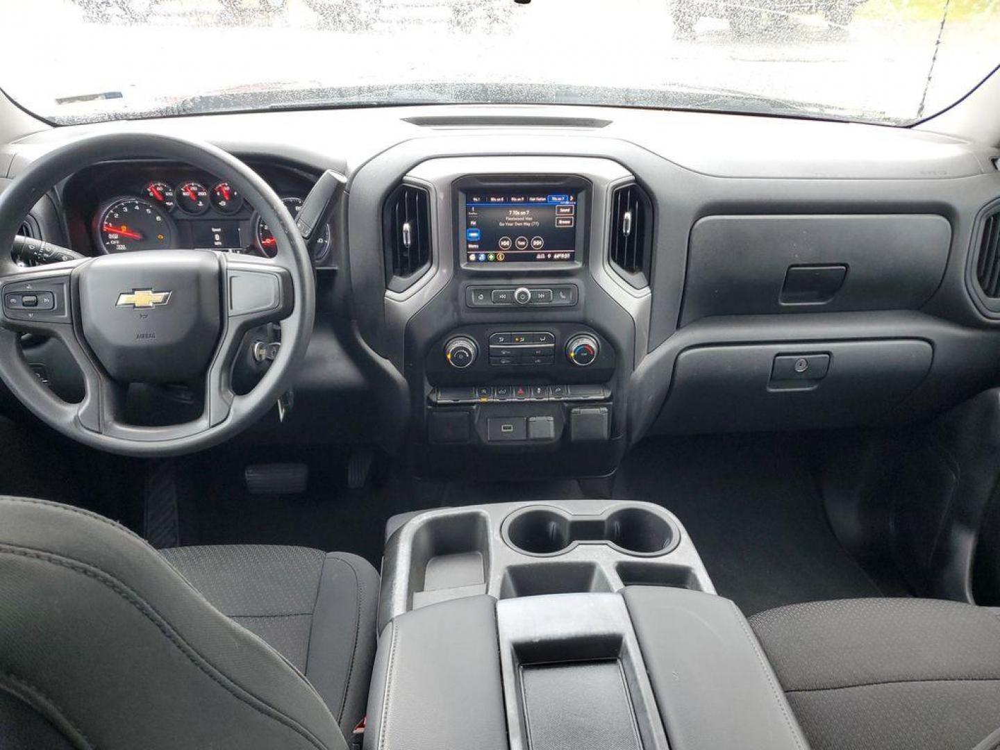 2020 Shadow Gray Metallic /Jet Black Chevrolet Silverado 1500 Custom Crew Cab Short Box 4WD (3GCPYBEK1LG) with an 2.7L L4 DOHC 16V TURBO engine, 6A transmission, located at 6064 Gull Rd, Kalamazoo, MI, 49048, (269) 222-0088, 42.328388, -85.512924 - <b>Vehicle Details</b><br>Get ready to experience the power and versatility of the 2020 Chevrolet Silverado 1500 Custom! This robust truck combines rugged capability with modern technology, making it the perfect partner for both work and play. With 0 miles on the odometer, this Chevrolet Silverado f - Photo#8