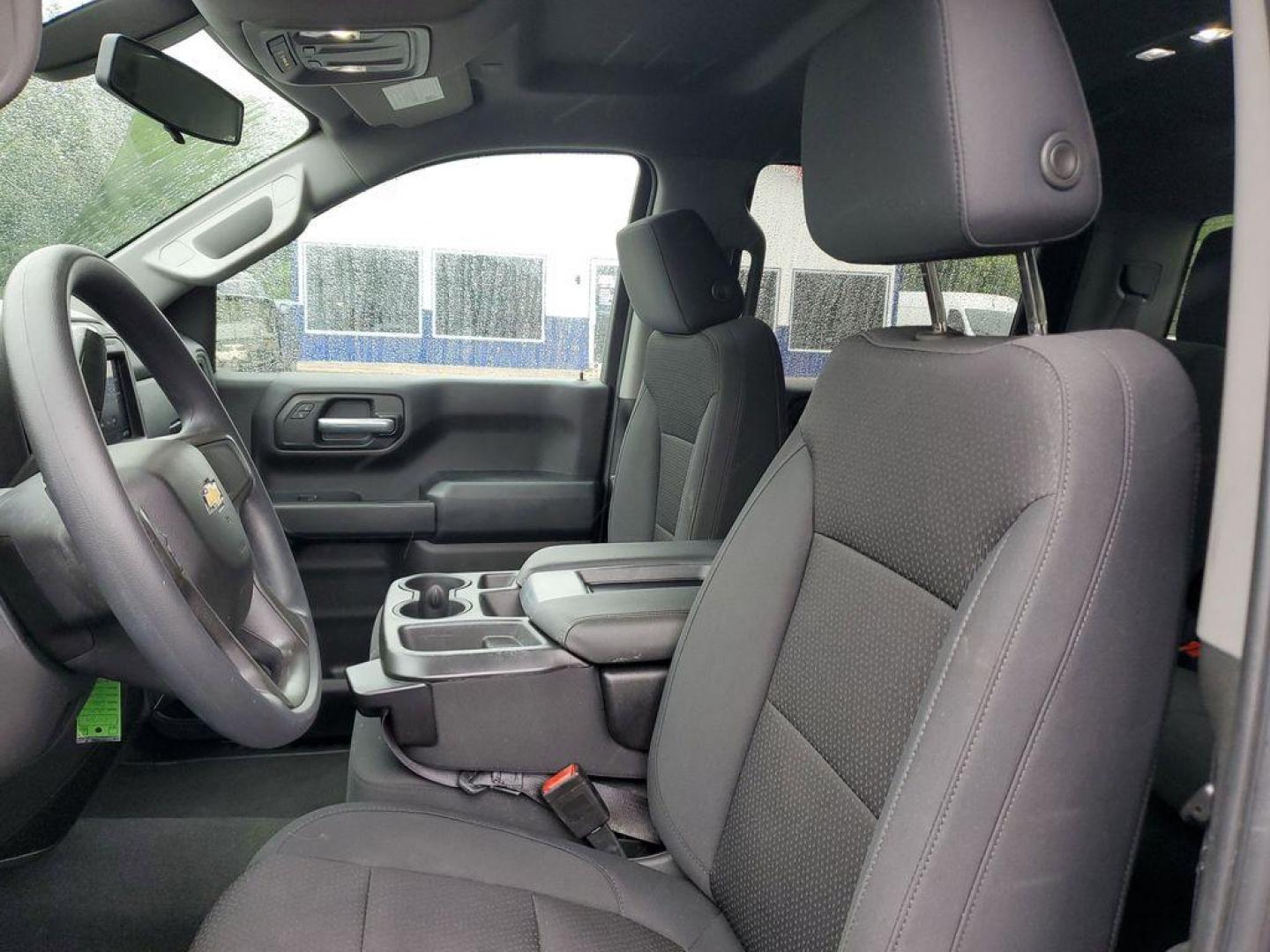2020 Shadow Gray Metallic /Jet Black Chevrolet Silverado 1500 Custom Crew Cab Short Box 4WD (3GCPYBEK1LG) with an 2.7L L4 DOHC 16V TURBO engine, 6A transmission, located at 6064 Gull Rd, Kalamazoo, MI, 49048, (269) 222-0088, 42.328388, -85.512924 - <b>Vehicle Details</b><br>Get ready to experience the power and versatility of the 2020 Chevrolet Silverado 1500 Custom! This robust truck combines rugged capability with modern technology, making it the perfect partner for both work and play. With 0 miles on the odometer, this Chevrolet Silverado f - Photo#11