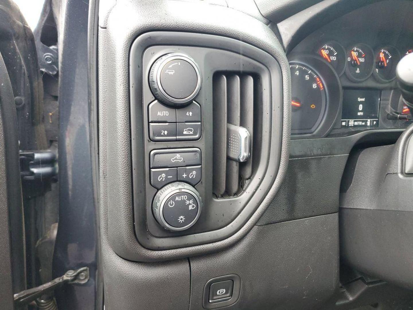 2020 Shadow Gray Metallic /Jet Black Chevrolet Silverado 1500 Custom Crew Cab Short Box 4WD (3GCPYBEK1LG) with an 2.7L L4 DOHC 16V TURBO engine, 6A transmission, located at 6064 Gull Rd, Kalamazoo, MI, 49048, (269) 222-0088, 42.328388, -85.512924 - <b>Vehicle Details</b><br>Get ready to experience the power and versatility of the 2020 Chevrolet Silverado 1500 Custom! This robust truck combines rugged capability with modern technology, making it the perfect partner for both work and play. With 0 miles on the odometer, this Chevrolet Silverado f - Photo#13