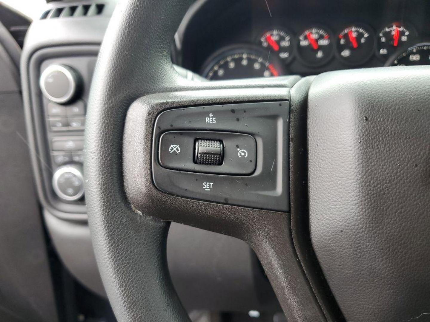 2020 Shadow Gray Metallic /Jet Black Chevrolet Silverado 1500 Custom Crew Cab Short Box 4WD (3GCPYBEK1LG) with an 2.7L L4 DOHC 16V TURBO engine, 6A transmission, located at 6064 Gull Rd, Kalamazoo, MI, 49048, (269) 222-0088, 42.328388, -85.512924 - <b>Vehicle Details</b><br>Get ready to experience the power and versatility of the 2020 Chevrolet Silverado 1500 Custom! This robust truck combines rugged capability with modern technology, making it the perfect partner for both work and play. With 0 miles on the odometer, this Chevrolet Silverado f - Photo#15