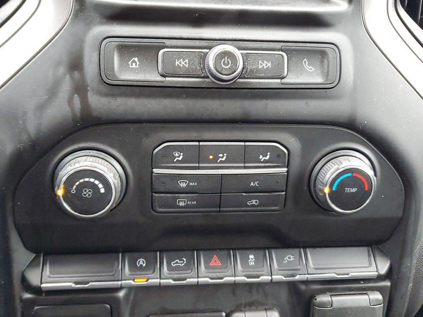 2020 Shadow Gray Metallic /Jet Black Chevrolet Silverado 1500 Custom Crew Cab Short Box 4WD (3GCPYBEK1LG) with an 2.7L L4 DOHC 16V TURBO engine, 6A transmission, located at 6064 Gull Rd, Kalamazoo, MI, 49048, (269) 222-0088, 42.328388, -85.512924 - <b>Vehicle Details</b><br>Get ready to experience the power and versatility of the 2020 Chevrolet Silverado 1500 Custom! This robust truck combines rugged capability with modern technology, making it the perfect partner for both work and play. With 0 miles on the odometer, this Chevrolet Silverado f - Photo#20