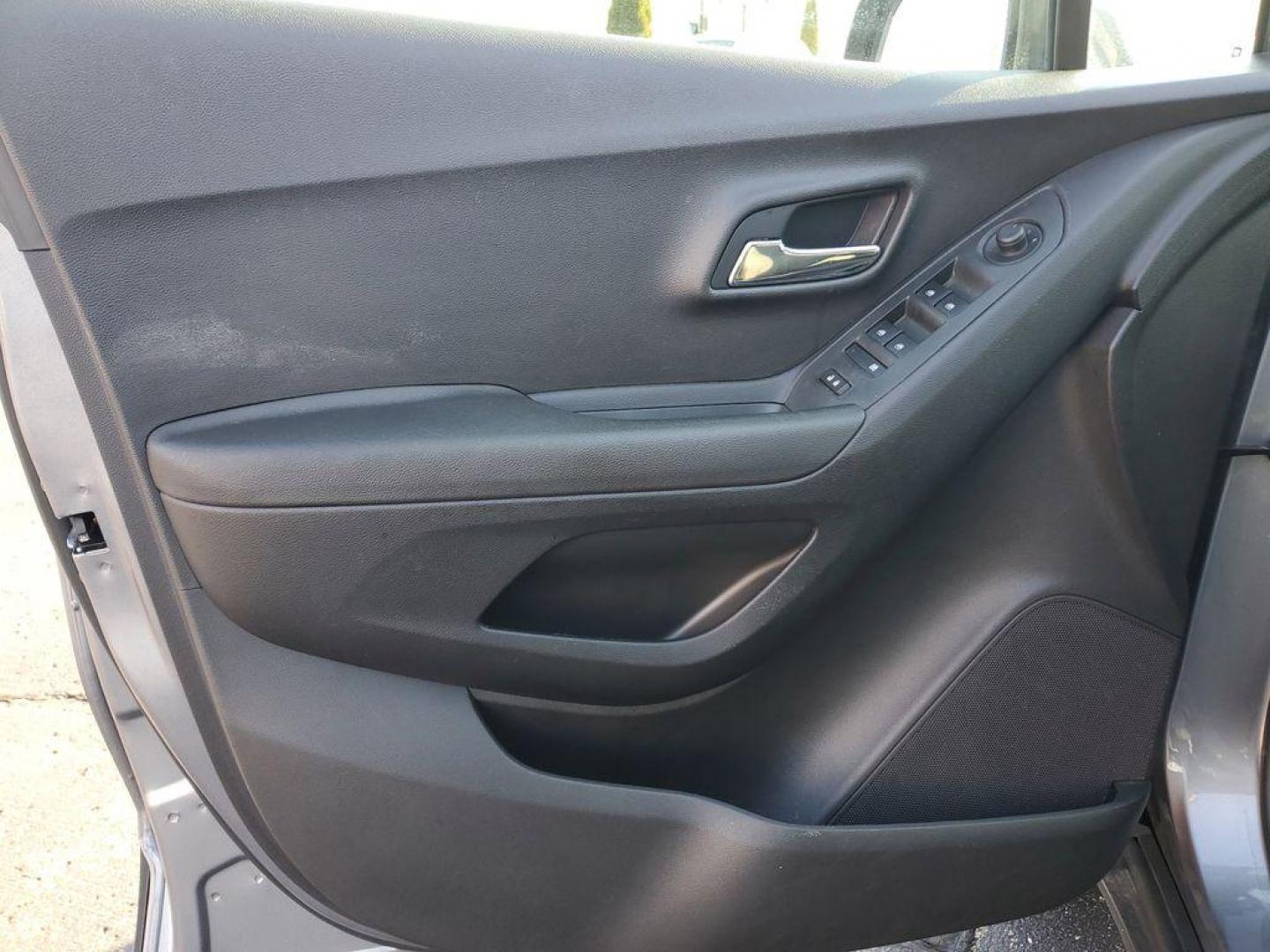 2020 Satin Steel Metallic /Jet Black Chevrolet Trax LS AWD (3GNCJNSB3LL) with an 1.4L L4 DOHC 16V engine, 6A transmission, located at 6064 Gull Rd, Kalamazoo, MI, 49048, (269) 222-0088, 42.328388, -85.512924 - Unleash your adventurous spirit with this pristine 2020 Chevrolet Trax LS, a dynamic compact SUV designed to elevate every journey! With an astonishing 0 miles on the odometer, this vehicle is practically brand new, ready to hit the road with you at the helm. Equipped with a robust AWD system, the C - Photo#9