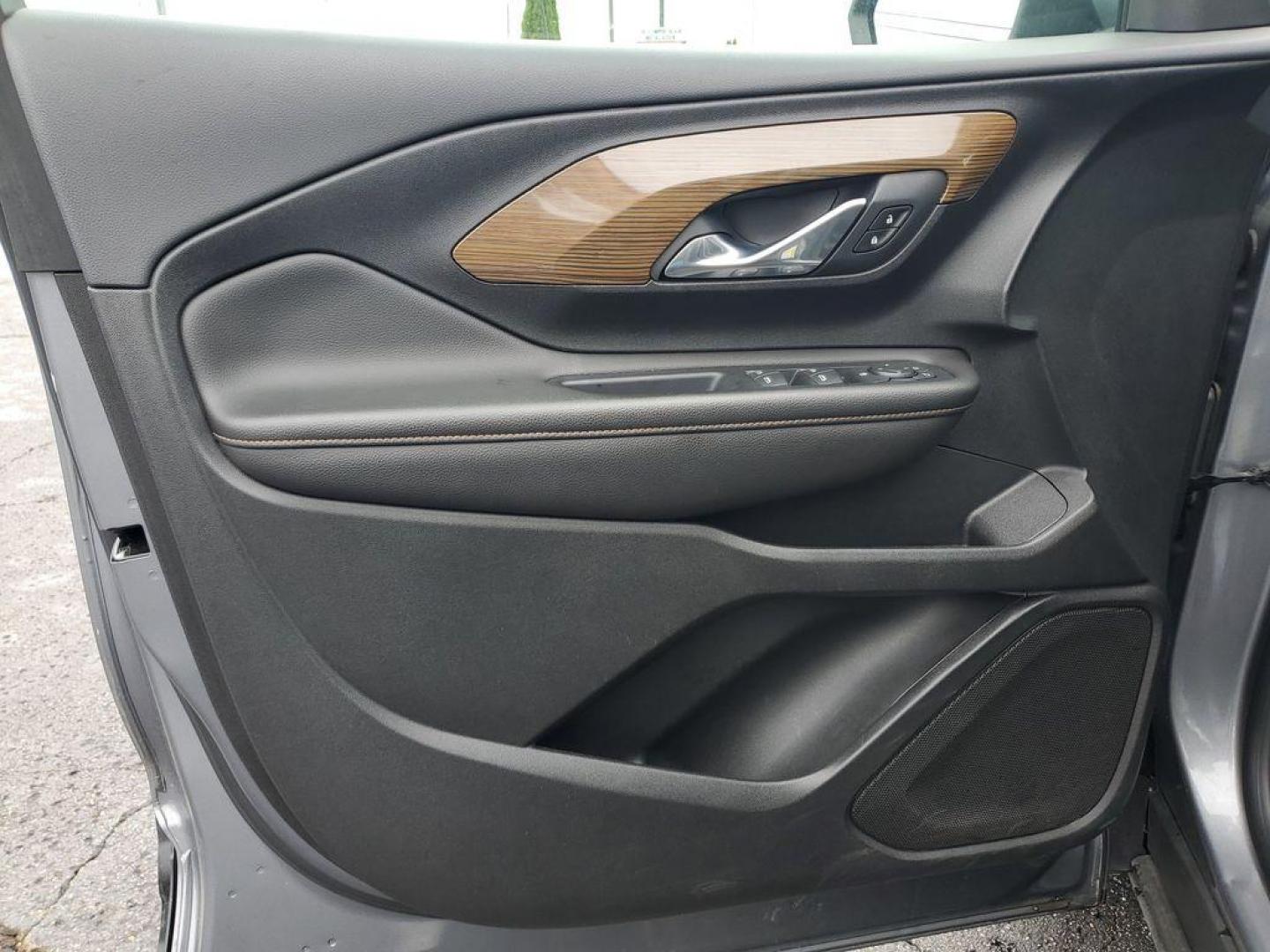 2020 Satin Steel Metallic /Jet Black GMC Terrain SLE (3GKALMEV1LL) with an 1.4L L4 DOHC 16V TURBO engine, 6A transmission, located at 6064 Gull Rd, Kalamazoo, MI, 49048, (269) 222-0088, 42.328388, -85.512924 - <b>Vehicle Details</b><br>Discover exceptional value with our pristine 2020 GMC Terrain SLE, a remarkable SUV that combines style, efficiency, and advanced technology. With an impressive 0 miles on the odometer, this vehicle is practically brand-new and ready to hit the road. Under the hood, you'll - Photo#10