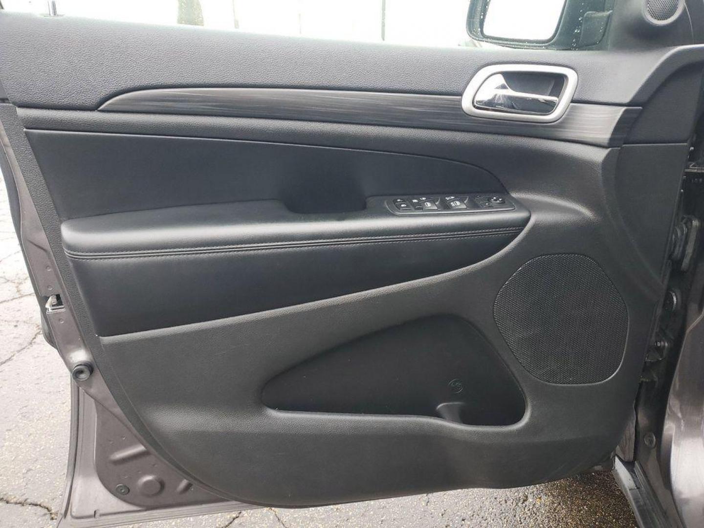 2020 Granite Crystal Metallic Clearcoat /BLACK Jeep Grand Cherokee Laredo 4WD (1C4RJFAG7LC) with an 3.6L V6 DOHC 24V engine, 8A transmission, located at 6064 Gull Rd, Kalamazoo, MI, 49048, (269) 222-0088, 42.328388, -85.512924 - Discover the perfect blend of power and sophistication with this pre-owned 2020 Jeep Grand Cherokee Laredo E, equipped with 4WD for those who crave adventure and reliability. Under the hood lies a robust V6, 3.6L engine that effortlessly balances performance with fuel efficiency, ensuring every jour - Photo#14