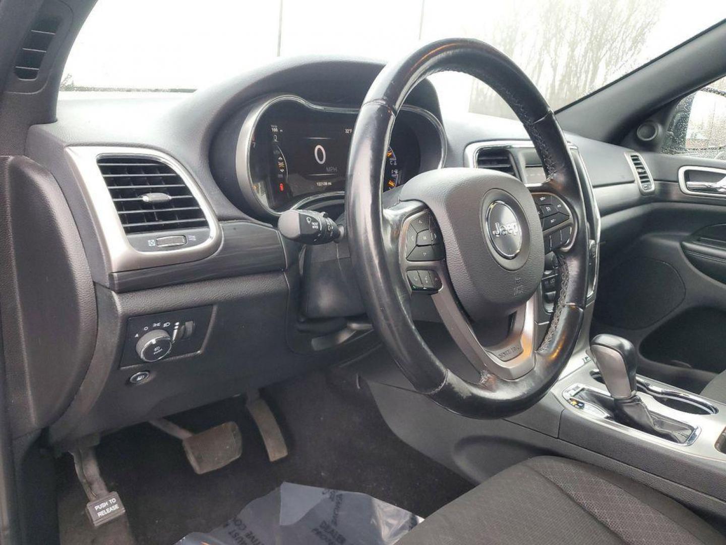 2020 Granite Crystal Metallic Clearcoat /BLACK Jeep Grand Cherokee Laredo 4WD (1C4RJFAG7LC) with an 3.6L V6 DOHC 24V engine, 8A transmission, located at 6064 Gull Rd, Kalamazoo, MI, 49048, (269) 222-0088, 42.328388, -85.512924 - Discover the perfect blend of power and sophistication with this pre-owned 2020 Jeep Grand Cherokee Laredo E, equipped with 4WD for those who crave adventure and reliability. Under the hood lies a robust V6, 3.6L engine that effortlessly balances performance with fuel efficiency, ensuring every jour - Photo#18