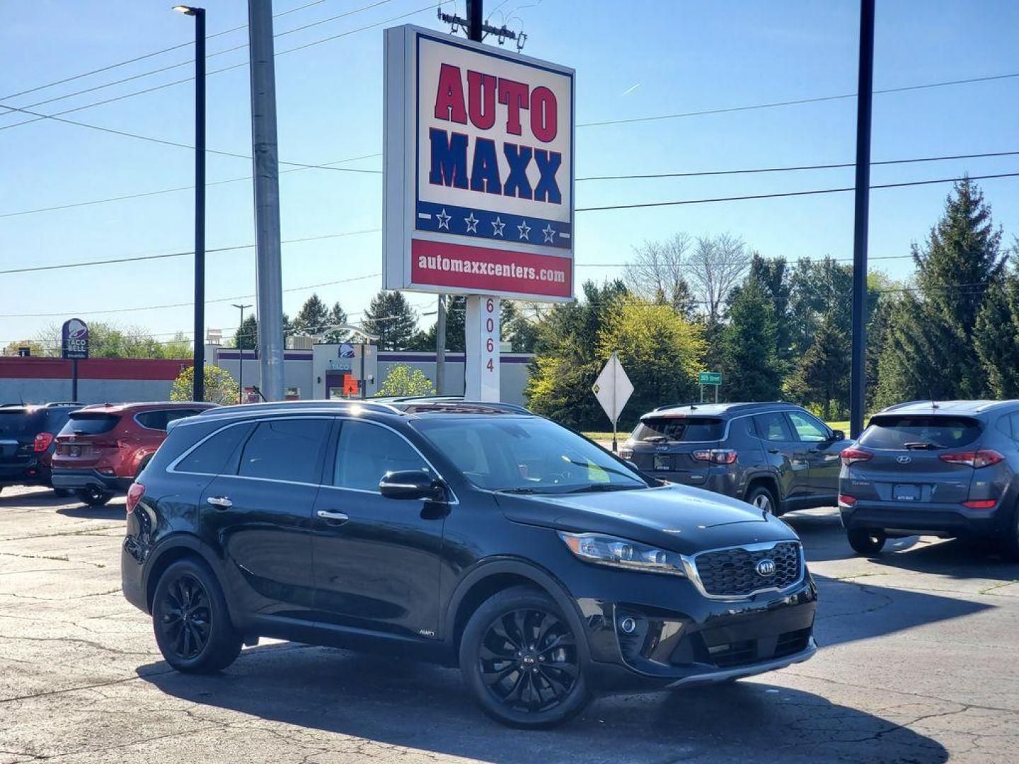 2020 Ebony Black /Stone Beige Kia Sorento EX V6 AWD (5XYPHDA52LG) with an 3.3L V6 DOHC 24V engine, 8A transmission, located at 6064 Gull Rd, Kalamazoo, MI, 49048, (269) 222-0088, 42.328388, -85.512924 - <b>Summary</b><br>Power Moonroof NAVIGATION PACKAGE<br><br><b>Vehicle Details</b><br>Introducing the 2020 Kia Sorento EX V6 AWD the perfect blend of power, luxury, and technology! This stunning SUV is designed to elevate your driving experience with its robust V6, 3.3L engine that delivers exhilara - Photo#0