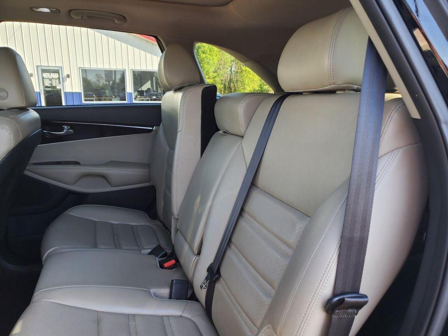 2020 Ebony Black /Stone Beige Kia Sorento EX V6 AWD (5XYPHDA52LG) with an 3.3L V6 DOHC 24V engine, 8A transmission, located at 6064 Gull Rd, Kalamazoo, MI, 49048, (269) 222-0088, 42.328388, -85.512924 - <b>Summary</b><br>Power Moonroof NAVIGATION PACKAGE<br><br><b>Vehicle Details</b><br>Introducing the 2020 Kia Sorento EX V6 AWD the perfect blend of power, luxury, and technology! This stunning SUV is designed to elevate your driving experience with its robust V6, 3.3L engine that delivers exhilara - Photo#9