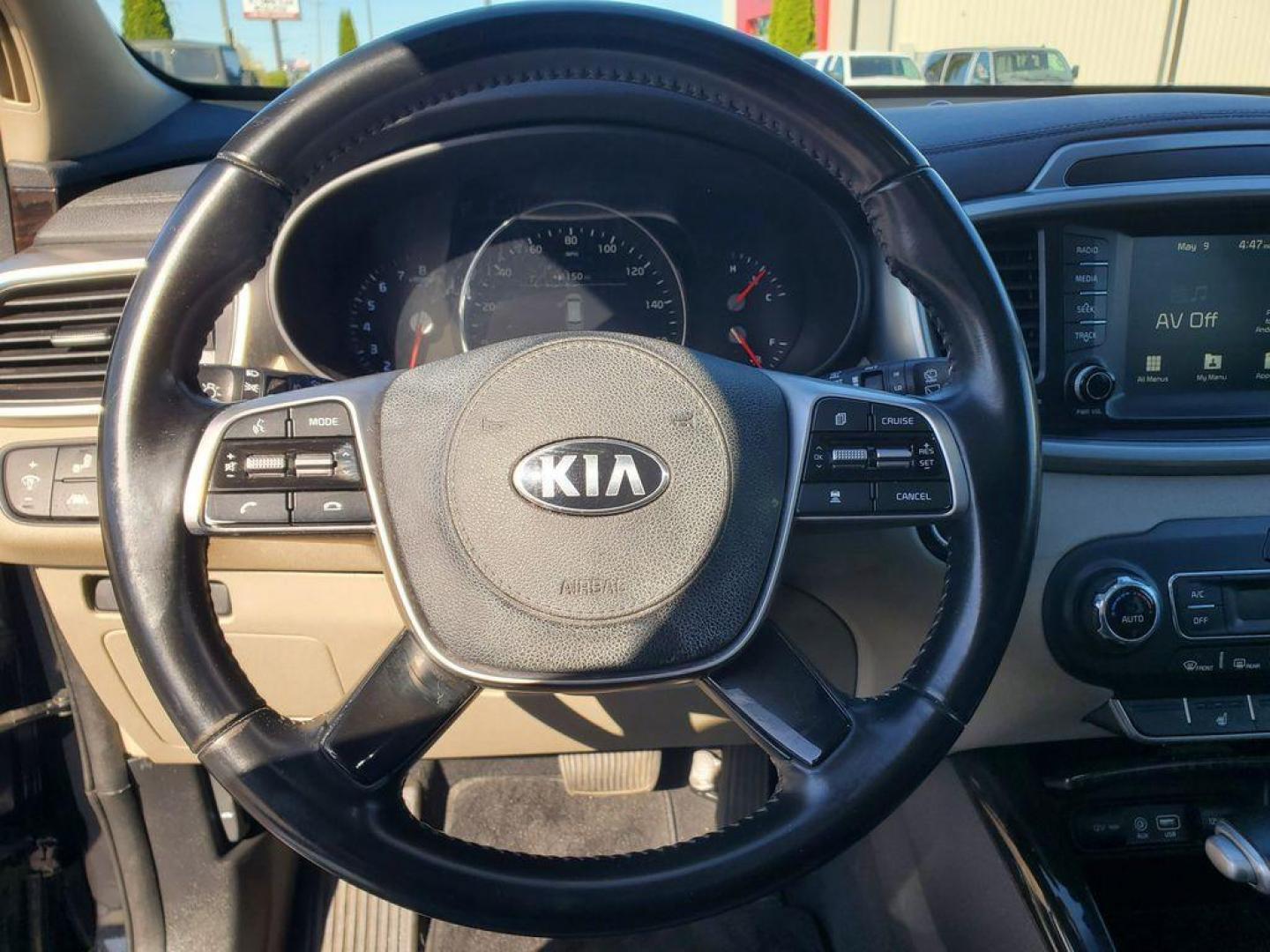 2020 Ebony Black /Stone Beige Kia Sorento EX V6 AWD (5XYPHDA52LG) with an 3.3L V6 DOHC 24V engine, 8A transmission, located at 6064 Gull Rd, Kalamazoo, MI, 49048, (269) 222-0088, 42.328388, -85.512924 - <b>Summary</b><br>Power Moonroof NAVIGATION PACKAGE<br><br><b>Vehicle Details</b><br>Introducing the 2020 Kia Sorento EX V6 AWD the perfect blend of power, luxury, and technology! This stunning SUV is designed to elevate your driving experience with its robust V6, 3.3L engine that delivers exhilara - Photo#19