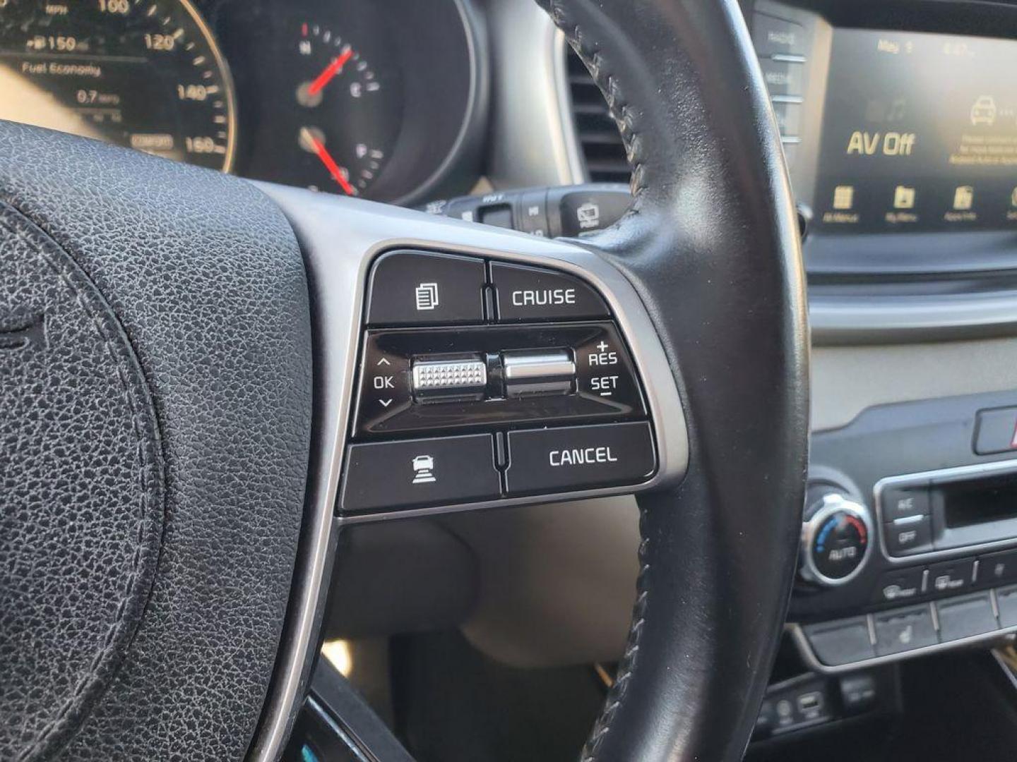 2020 Ebony Black /Stone Beige Kia Sorento EX V6 AWD (5XYPHDA52LG) with an 3.3L V6 DOHC 24V engine, 8A transmission, located at 6064 Gull Rd, Kalamazoo, MI, 49048, (269) 222-0088, 42.328388, -85.512924 - <b>Summary</b><br>Power Moonroof NAVIGATION PACKAGE<br><br><b>Vehicle Details</b><br>Introducing the 2020 Kia Sorento EX V6 AWD the perfect blend of power, luxury, and technology! This stunning SUV is designed to elevate your driving experience with its robust V6, 3.3L engine that delivers exhilara - Photo#21