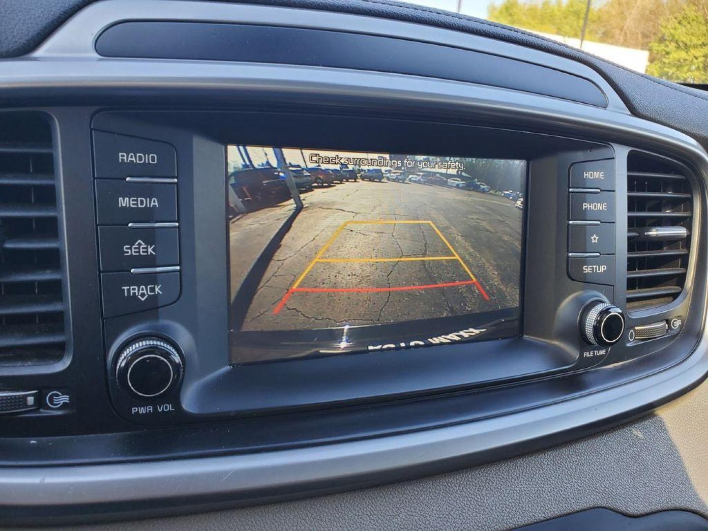 2020 Ebony Black /Stone Beige Kia Sorento EX V6 AWD (5XYPHDA52LG) with an 3.3L V6 DOHC 24V engine, 8A transmission, located at 6064 Gull Rd, Kalamazoo, MI, 49048, (269) 222-0088, 42.328388, -85.512924 - <b>Summary</b><br>Power Moonroof NAVIGATION PACKAGE<br><br><b>Vehicle Details</b><br>Introducing the 2020 Kia Sorento EX V6 AWD the perfect blend of power, luxury, and technology! This stunning SUV is designed to elevate your driving experience with its robust V6, 3.3L engine that delivers exhilara - Photo#24