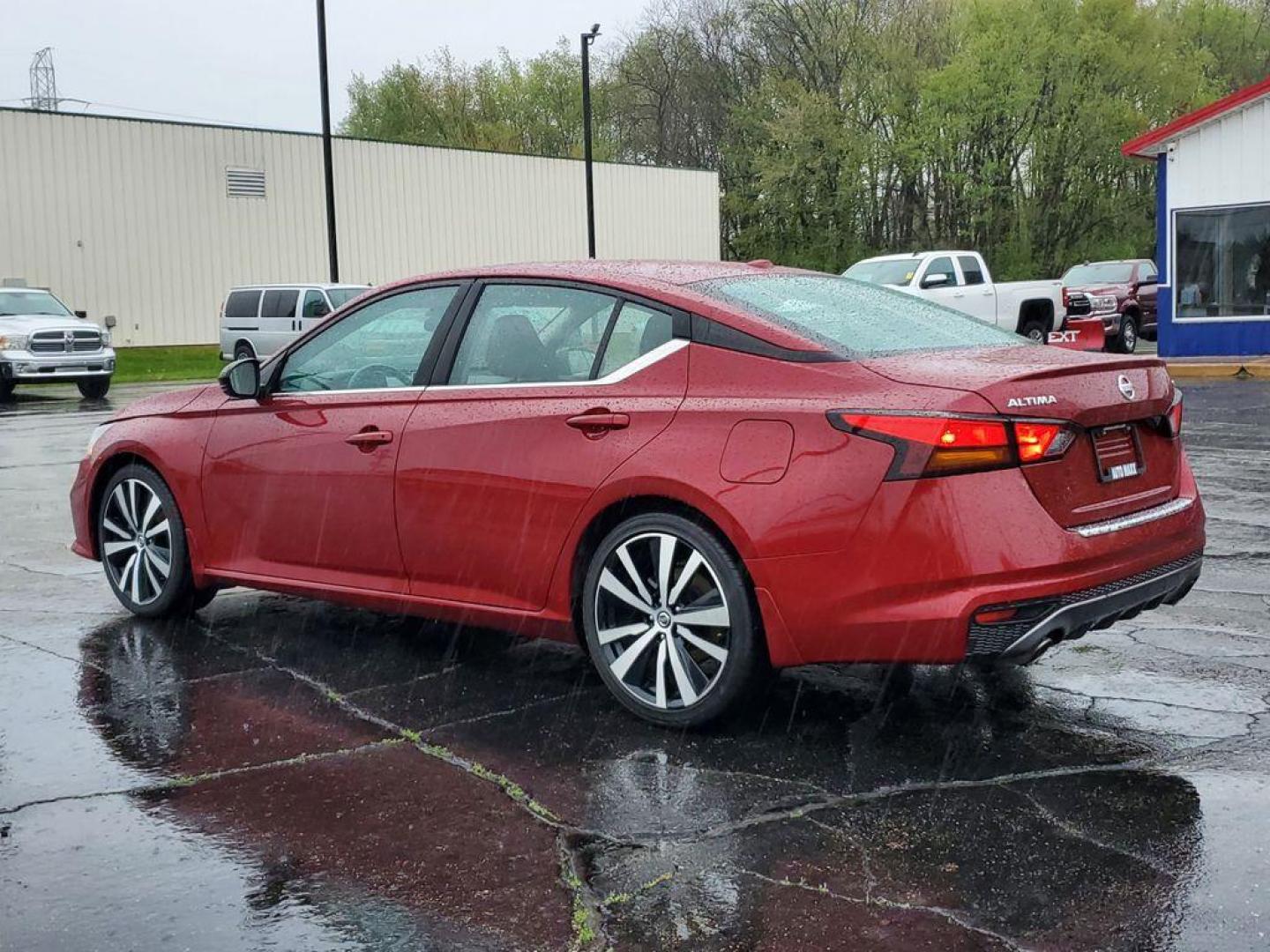 2020 Scarlet Ember Tintcoat /Sport Nissan Altima 2.5 SR (1N4BL4CV7LN) with an 2.5L L4 DOHC 16V engine, CVT transmission, located at 6064 Gull Rd, Kalamazoo, MI, 49048, (269) 222-0088, 42.328388, -85.512924 - <b>Vehicle Details</b><br>Discover the unparalleled blend of style, performance, and technology with the 2020 Nissan Altima 2.5 SR. This sophisticated sedan, featuring a pristine 0 miles, offers an exceptional driving experience with its efficient and dynamic 4-cylinder, 2.5L engine. Equipped with f - Photo#2