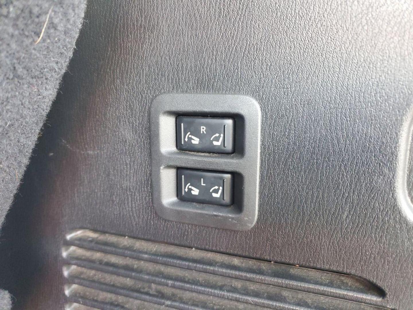 2020 Gun Metallic /BLACK Nissan Armada SL AWD (JN8AY2NC8LX) with an 5.6L V8 DOHC 32V engine, 7A transmission, located at 6064 Gull Rd, Kalamazoo, MI, 49048, (269) 222-0088, 42.328388, -85.512924 - Discover the power and versatility of the 2020 Nissan Armada, now available at an unbeatable price. This exceptional full-size SUV is equipped with a robust 4WD system and a commanding V8, 5.6L engine, delivering impressive performance both on and off the road. Whether you're navigating city streets - Photo#7