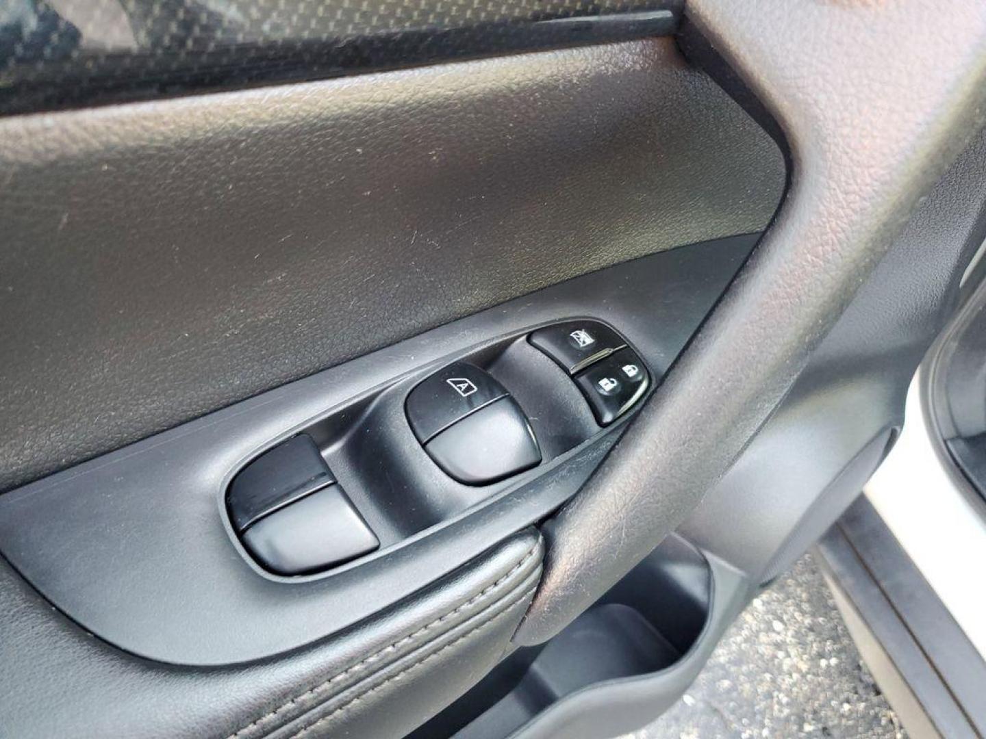 2020 Brilliant Silver Metallic /Charcoal Nissan Rogue S AWD (5N1AT2MV1LC) with an 2.5L L4 DOHC 16V engine, CVT transmission, located at 6064 Gull Rd, Kalamazoo, MI, 49048, (269) 222-0088, 42.328388, -85.512924 - <b>Summary</b><br>Power Moonroof<br><br><b>Vehicle Details</b><br>Introducing the impressive 2020 Nissan Rogue SL with AWD, a perfect blend of style, efficiency, and advanced technology! This vehicle is built for those who seek adventure without compromising on comfort or performance. With its robus - Photo#12