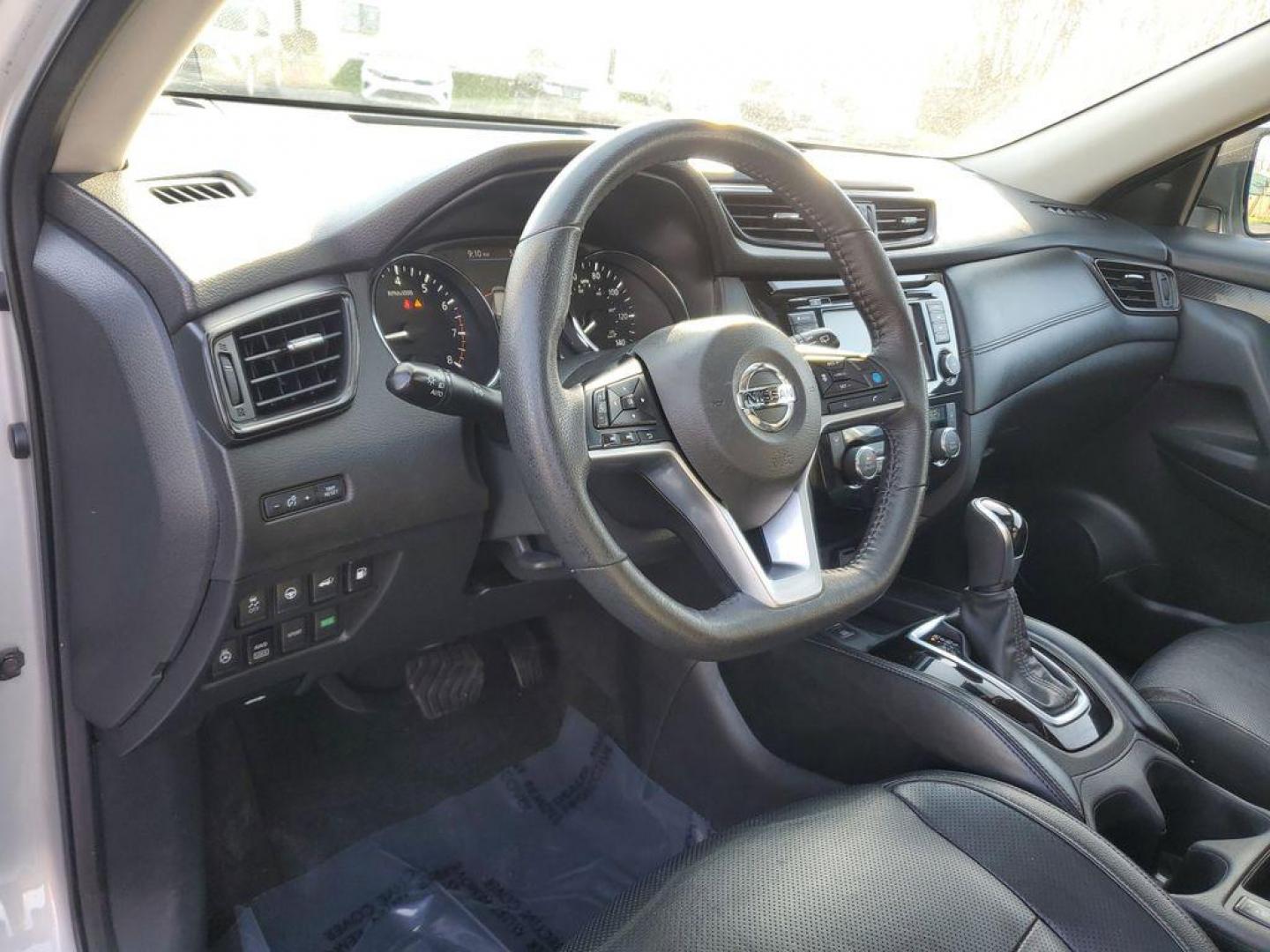 2020 Brilliant Silver Metallic /Charcoal Nissan Rogue S AWD (5N1AT2MV1LC) with an 2.5L L4 DOHC 16V engine, CVT transmission, located at 6064 Gull Rd, Kalamazoo, MI, 49048, (269) 222-0088, 42.328388, -85.512924 - <b>Summary</b><br>Power Moonroof<br><br><b>Vehicle Details</b><br>Introducing the impressive 2020 Nissan Rogue SL with AWD, a perfect blend of style, efficiency, and advanced technology! This vehicle is built for those who seek adventure without compromising on comfort or performance. With its robus - Photo#15