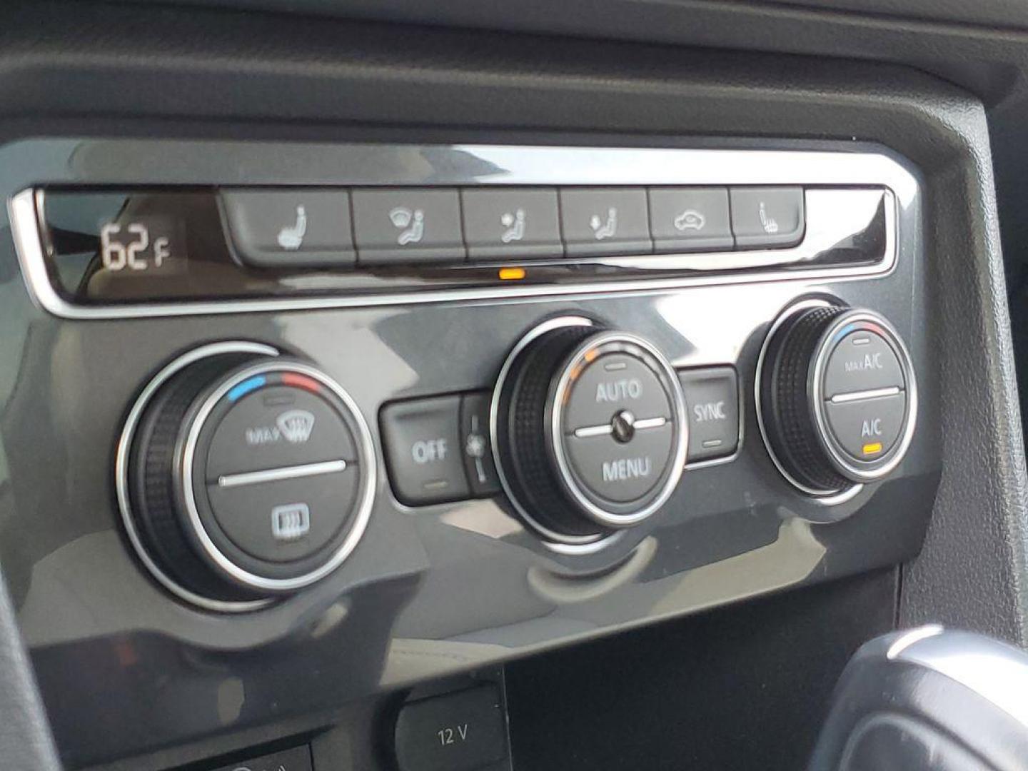 2020 Platinum Gray Metallic /Storm Gray Volkswagen Tiguan SEL (3VV3B7AX0LM) with an 2.0L L4 DOHC 16V TURBO engine, 8A transmission, located at 234 Columbia Ave, Battle Creek, MI, 49015, (269) 222-0088, 42.298264, -85.192543 - Get ready to elevate your driving experience with this exceptional 2020 Volkswagen Tiguan! This sleek and stylish SUV is perfect for those who crave a blend of performance, comfort, and technology. Powered by a robust 4-cylinder, 2.0L engine, this Volkswagen Tiguan delivers impressive efficiency and - Photo#19