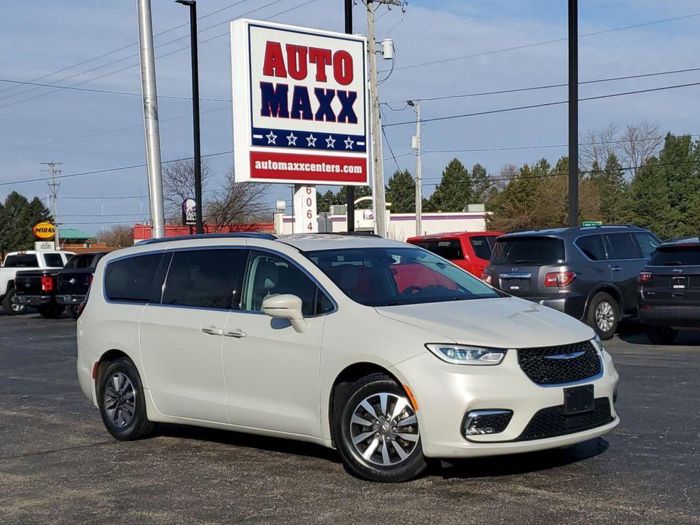 2021 Luxury White Pearlcoat /Alloy/Black Chrysler Pacifica Touring-L (2C4RC1BG1MR) with an 3.6L V6 DOHC 24V engine, 9A transmission, located at 6064 Gull Rd, Kalamazoo, MI, 49048, (269) 222-0088, 42.328388, -85.512924 - <b>Vehicle Details</b><br>Discover the unparalleled comfort and sophistication of the 2021 Chrysler Pacifica Touring L, a minivan designed with both family and style in mind. This pristine model, with 0 miles on the odometer, offers an impressive blend of performance and luxury. Under the hood, you' - Photo#0