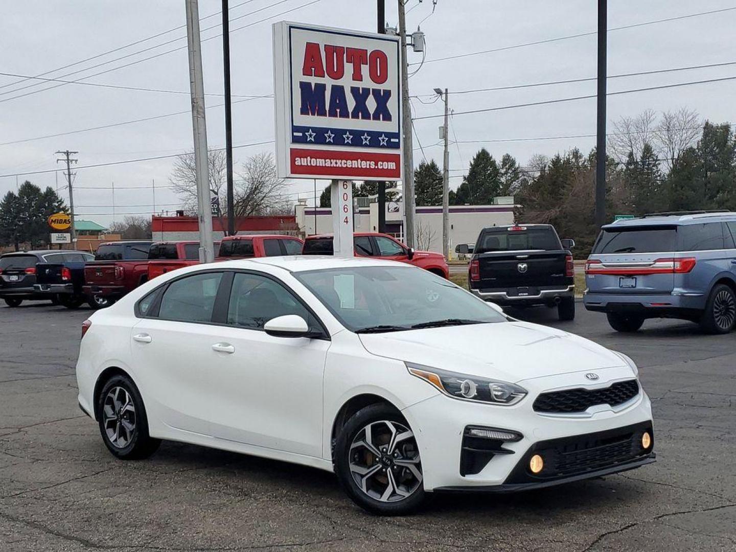 2021 WHITE /GREY Kia Forte FE (3KPF24AD5ME) with an 2.0L L4 DOHC 16V engine, CVT transmission, located at 6064 Gull Rd, Kalamazoo, MI, 49048, (269) 222-0088, 42.328388, -85.512924 - Discover the perfect blend of style, efficiency, and technology with this stunning 2021 Kia Forte LXS! This dynamic sedan is ready to elevate your driving experience with its sleek design and impressive performance. Under the hood, you'll find a spirited 4-cylinder, 2.0L engine that delivers a smoot - Photo#0