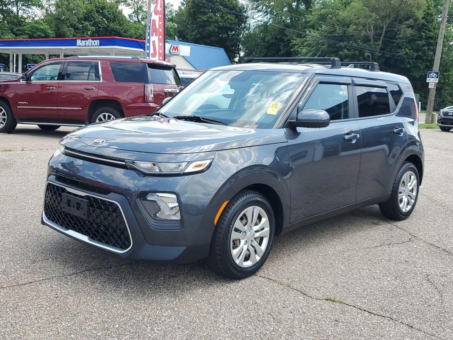 2021 Gravity Gray /Black Kia Soul LX CVT (KNDJ23AU4M7) with an 2.0L L4 DOHC 16V engine, CVT transmission, located at 234 Columbia Ave, Battle Creek, MI, 49015, (269) 222-0088, 42.298264, -85.192543 - <b>Vehicle Details</b><br>Discover the perfect blend of style, efficiency, and modern technology with this 2021 Kia Soul LX. Designed to make a statement on the road, this compact crossover offers a unique and bold exterior that captures attention with its distinctive silhouette and eye-catching det - Photo#3