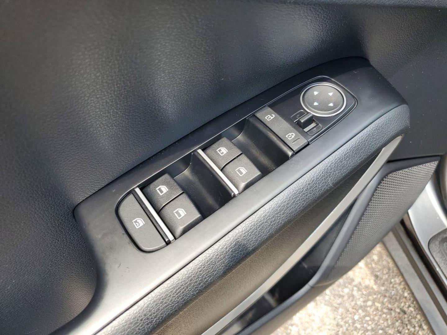 2021 Gravity Gray /Black Kia Soul LX CVT (KNDJ23AU4M7) with an 2.0L L4 DOHC 16V engine, CVT transmission, located at 234 Columbia Ave, Battle Creek, MI, 49015, (269) 222-0088, 42.298264, -85.192543 - <b>Vehicle Details</b><br>Discover the perfect blend of style, efficiency, and modern technology with this 2021 Kia Soul LX. Designed to make a statement on the road, this compact crossover offers a unique and bold exterior that captures attention with its distinctive silhouette and eye-catching det - Photo#6