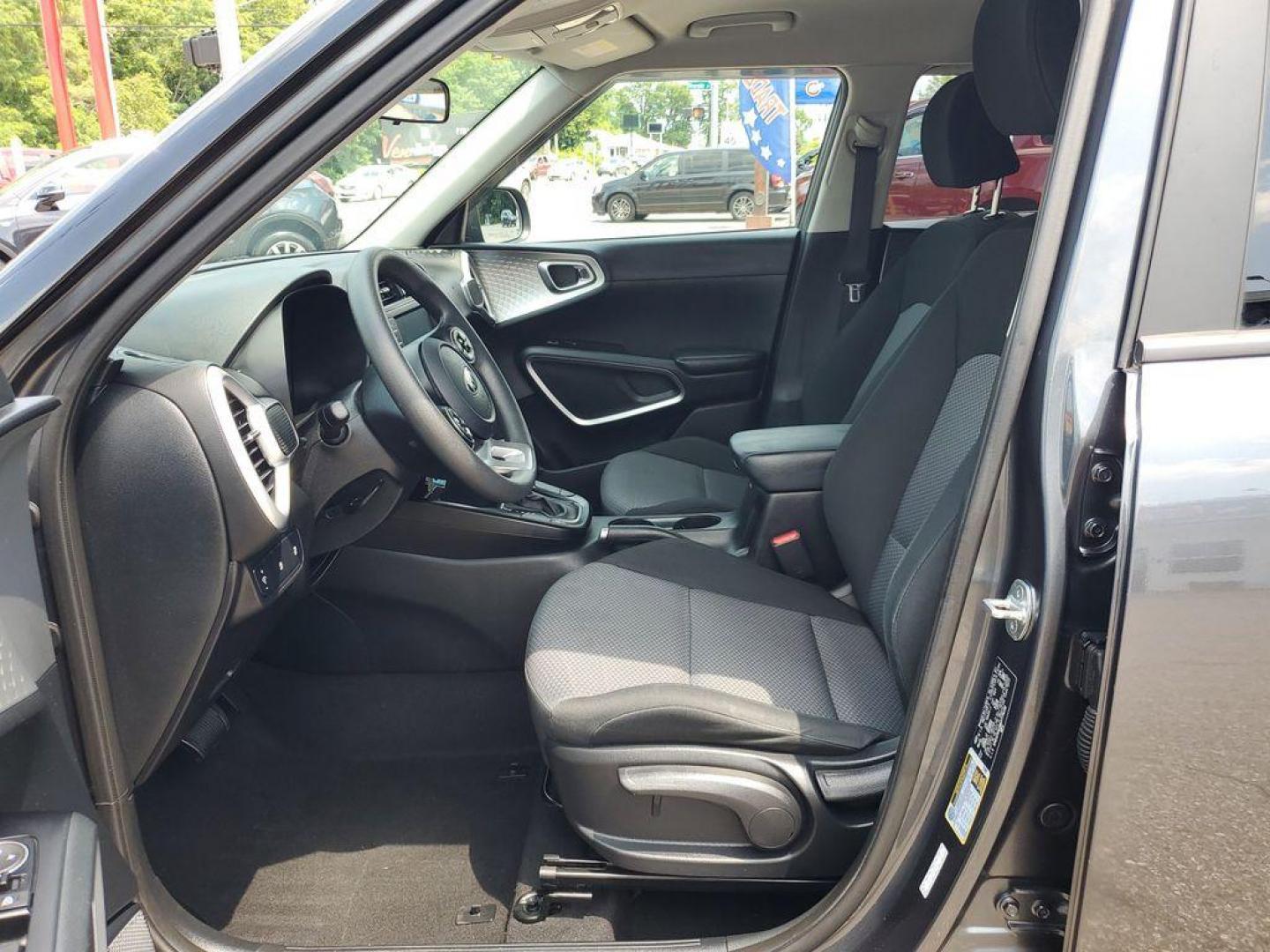 2021 Gravity Gray /Black Kia Soul LX CVT (KNDJ23AU4M7) with an 2.0L L4 DOHC 16V engine, CVT transmission, located at 234 Columbia Ave, Battle Creek, MI, 49015, (269) 222-0088, 42.298264, -85.192543 - <b>Vehicle Details</b><br>Discover the perfect blend of style, efficiency, and modern technology with this 2021 Kia Soul LX. Designed to make a statement on the road, this compact crossover offers a unique and bold exterior that captures attention with its distinctive silhouette and eye-catching det - Photo#7
