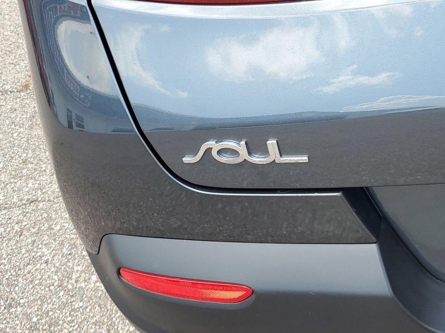 2021 Gravity Gray /Black Kia Soul LX CVT (KNDJ23AU4M7) with an 2.0L L4 DOHC 16V engine, CVT transmission, located at 234 Columbia Ave, Battle Creek, MI, 49015, (269) 222-0088, 42.298264, -85.192543 - <b>Vehicle Details</b><br>Discover the perfect blend of style, efficiency, and modern technology with this 2021 Kia Soul LX. Designed to make a statement on the road, this compact crossover offers a unique and bold exterior that captures attention with its distinctive silhouette and eye-catching det - Photo#26