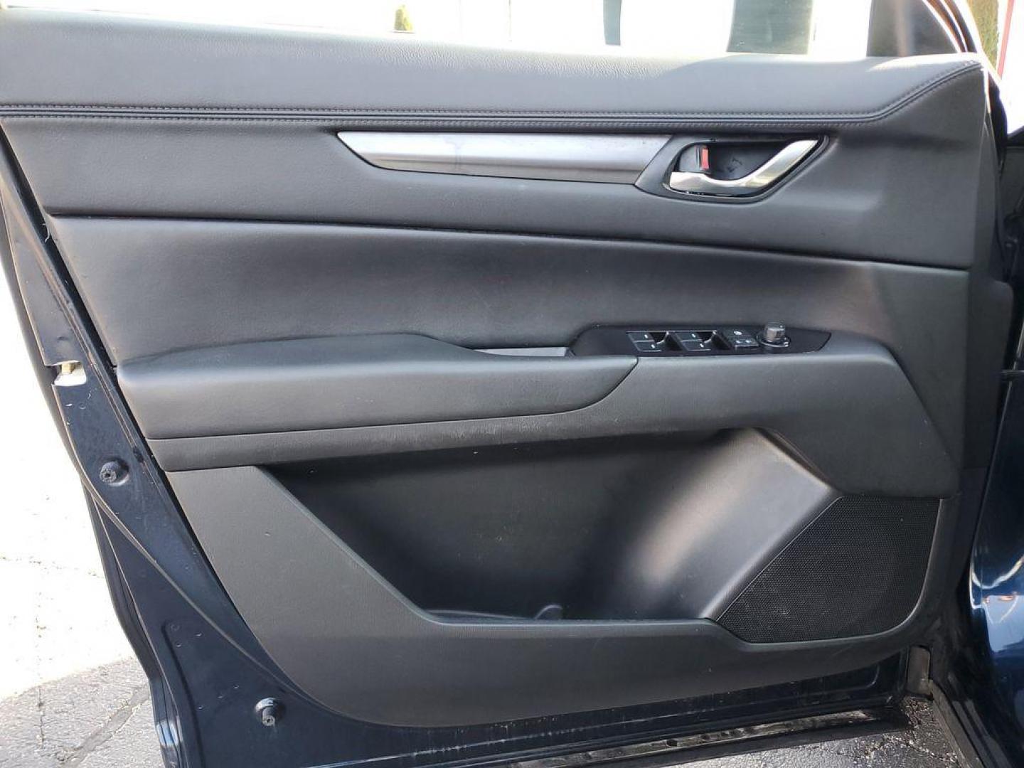 2021 Deep Crystal Blue Mica /Black Mazda CX-5 Touring (JM3KFACM6M0) with an 2.5L L4 DOHC 16V engine, 6A transmission, located at 234 Columbia Ave, Battle Creek, MI, 49015, (269) 222-0088, 42.298264, -85.192543 - <b>Vehicle Details</b><br>Experience the perfect blend of style, performance, and comfort with this pristine 2021 Mazda CX-5 Touring! With an impressive 0 miles on the odometer, this vehicle is practically brand new and ready to hit the road with you. The sleek design and dynamic curves of the Mazda - Photo#8
