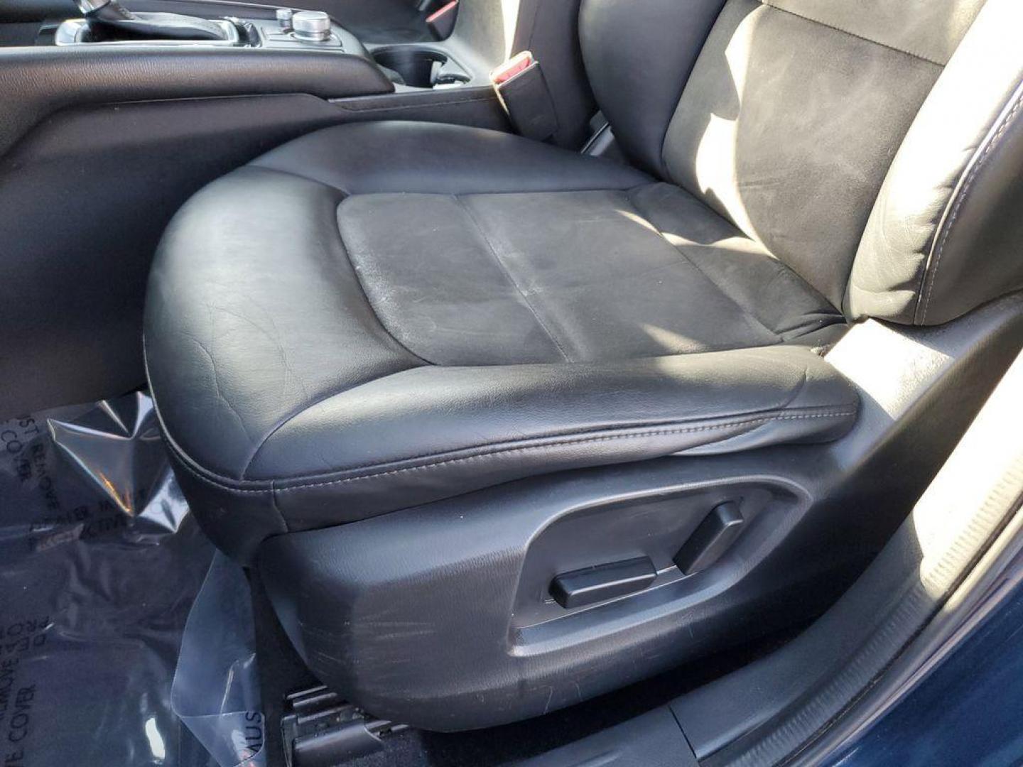 2021 Deep Crystal Blue Mica /Black Mazda CX-5 Touring (JM3KFACM6M0) with an 2.5L L4 DOHC 16V engine, 6A transmission, located at 234 Columbia Ave, Battle Creek, MI, 49015, (269) 222-0088, 42.298264, -85.192543 - <b>Vehicle Details</b><br>Experience the perfect blend of style, performance, and comfort with this pristine 2021 Mazda CX-5 Touring! With an impressive 0 miles on the odometer, this vehicle is practically brand new and ready to hit the road with you. The sleek design and dynamic curves of the Mazda - Photo#10