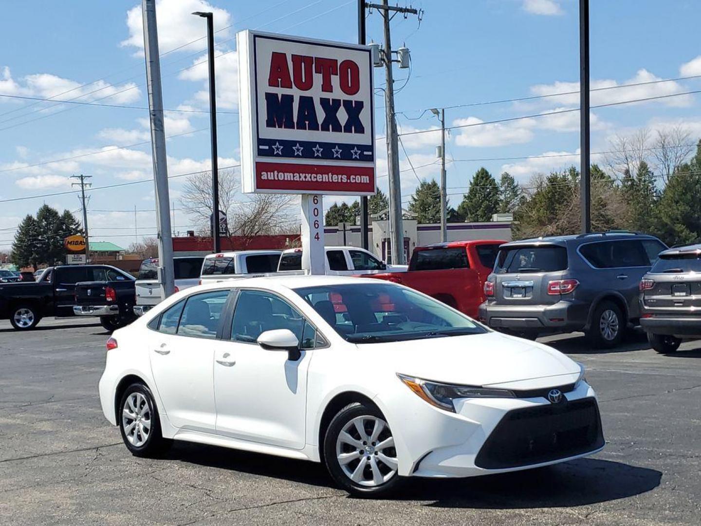 2021 Super White /Black Toyota Corolla LE (5YFEPMAE7MP) with an 1.8L L4 DOHC 16V engine, CVT transmission, located at 6064 Gull Rd, Kalamazoo, MI, 49048, (269) 222-0088, 42.328388, -85.512924 - Step into the world of style, efficiency, and reliability with this stunning 2021 Toyota Corolla LE! A perfect blend of performance and practicality, this Toyota Corolla is your ticket to an elevated driving experience. Under the hood, you'll find a spirited 1.8L 4-cylinder engine, delivering a smoo - Photo#0