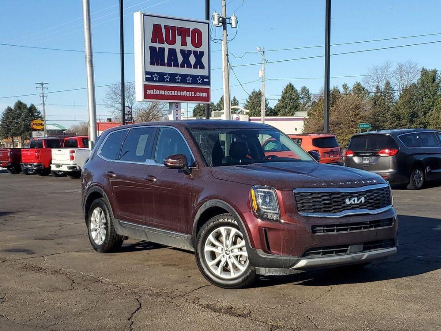 2022 /Black Kia Telluride LX AWD (5XYP2DHC3NG) with an 3.8L V6 DOHC 24V engine, 8A transmission, located at 6064 Gull Rd, Kalamazoo, MI, 49048, (269) 222-0088, 42.328388, -85.512924 - Discover exceptional value and performance with this stunning 2022 Kia Telluride LX, now available at our dealership. This one-owner SUV is perfect for families and adventurers alike, offering a smooth and powerful drive with its robust V6, 3.8L engine and dependable all-wheel drive system. <br><br> - Photo#0